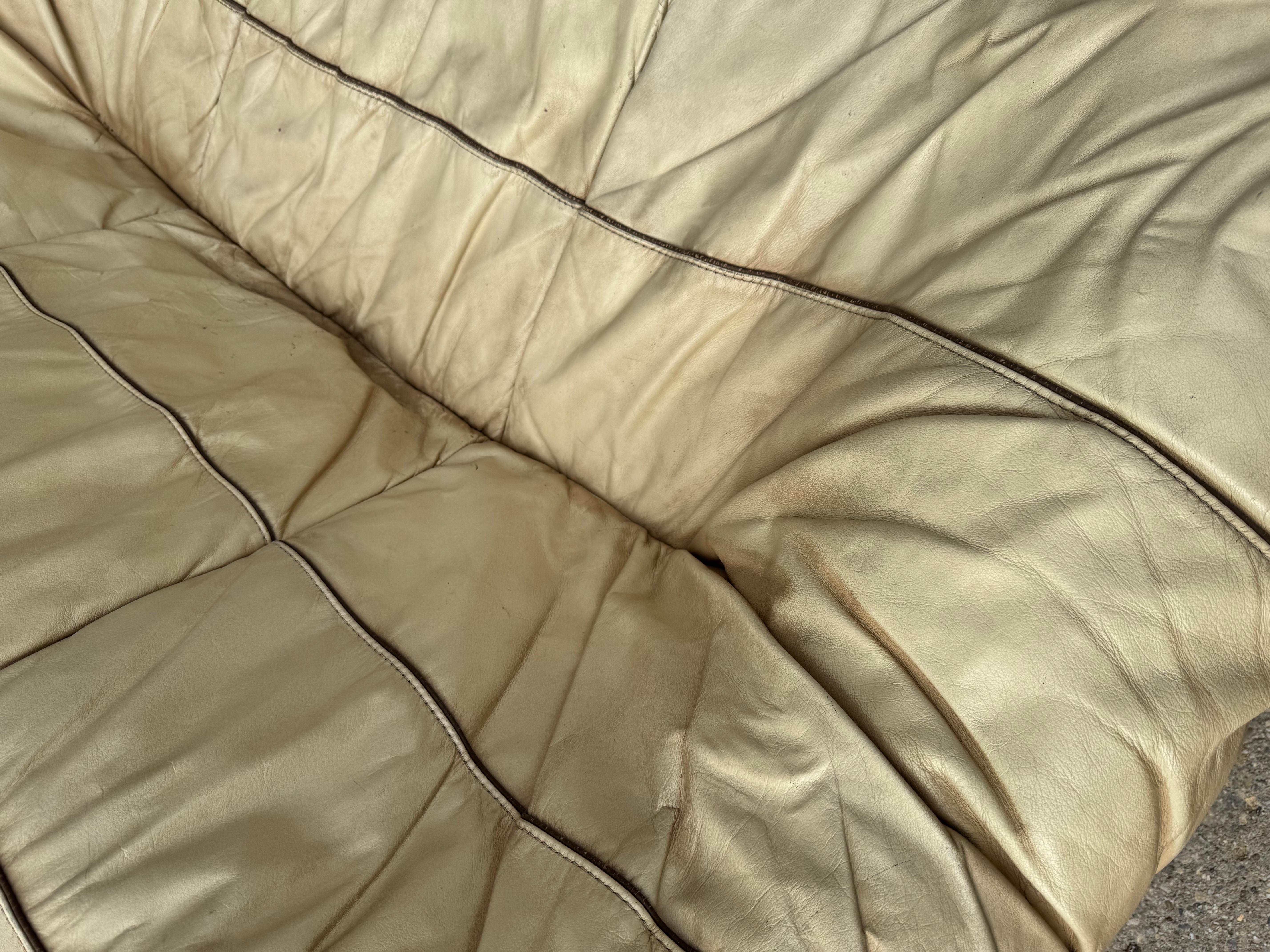 Sofá y butaca de cuero 