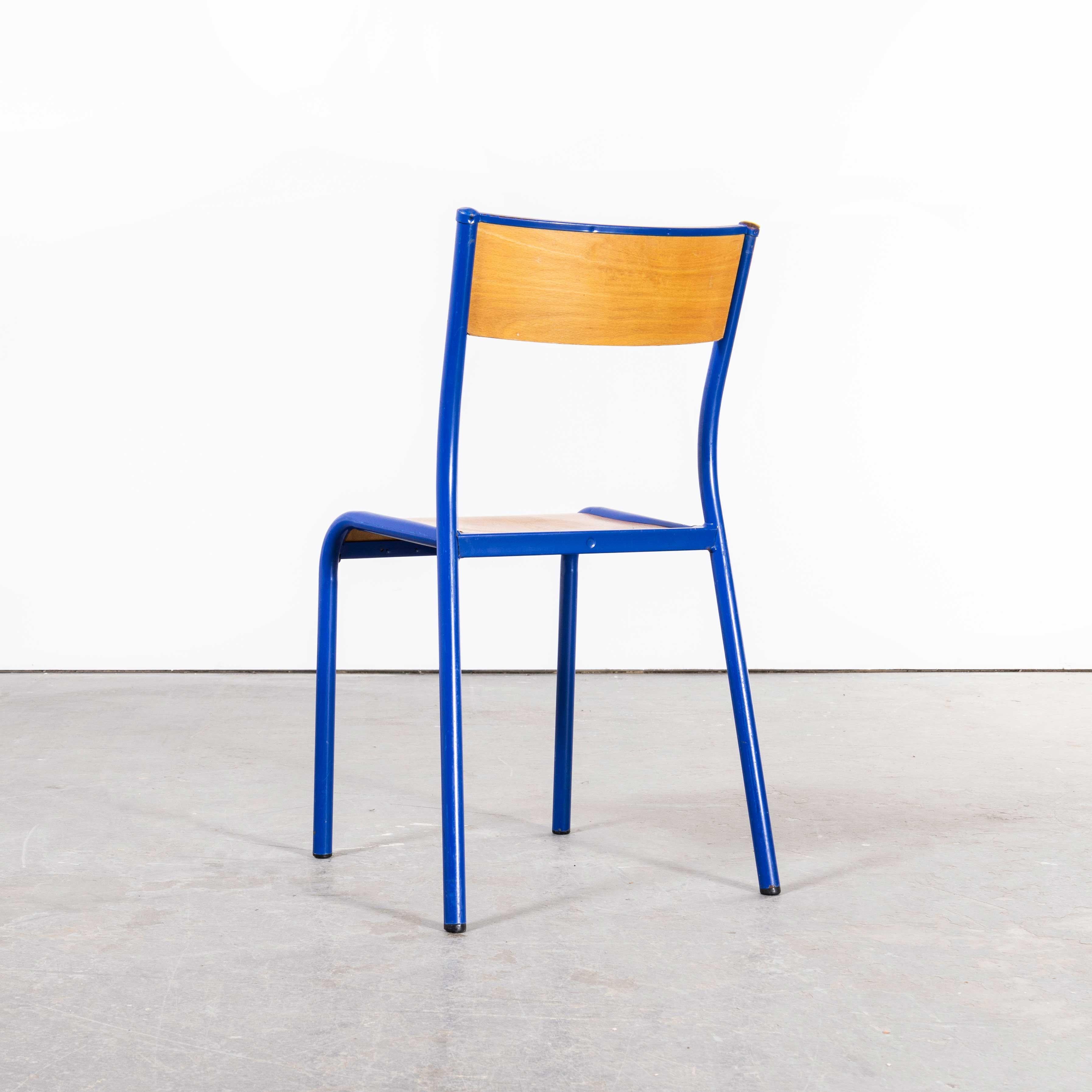 Chaise de salle à manger empilable Mullca bleu vif des années 1970 - Siège en hêtre - Ensemble de quatre pièces 1