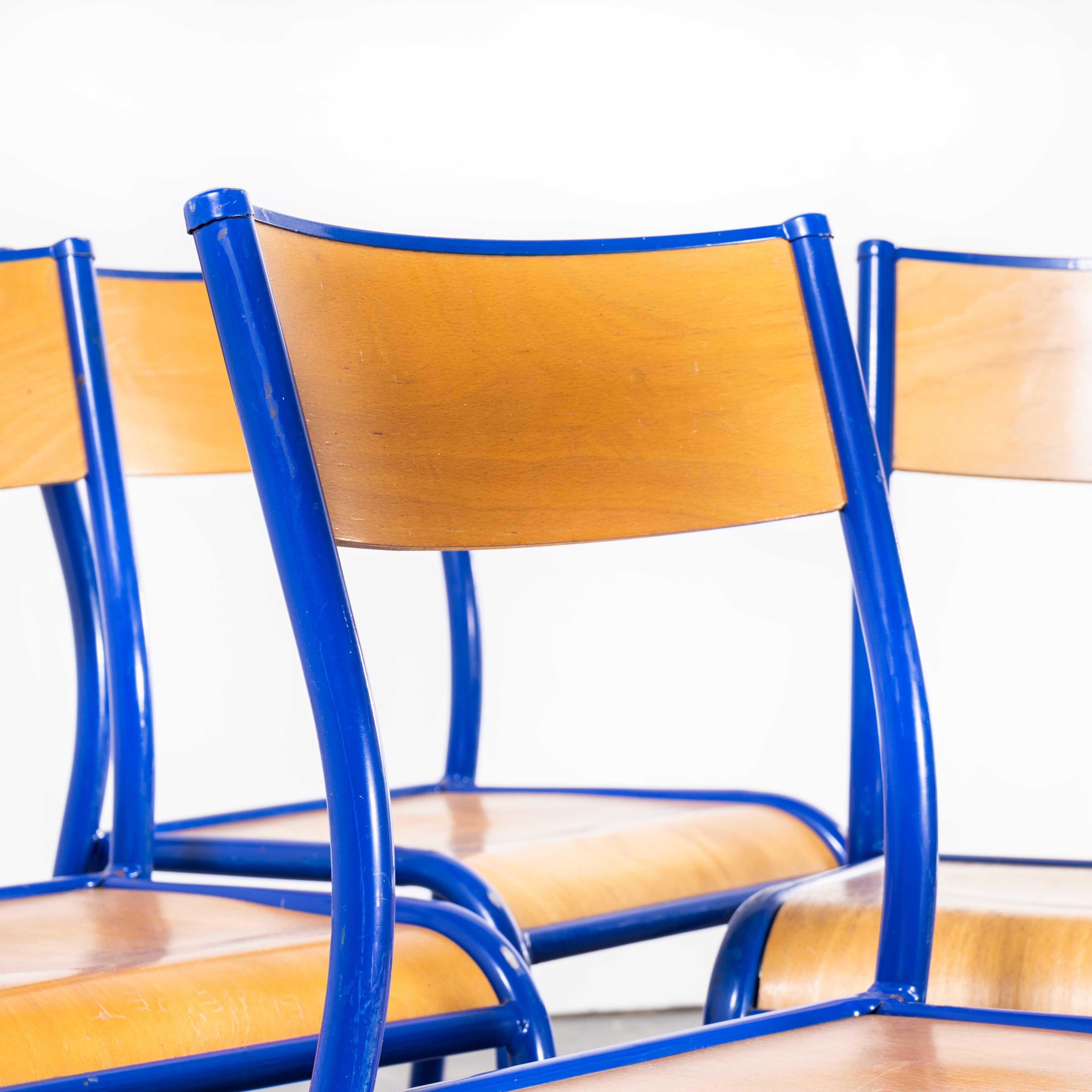 Chaise de salle à manger empilable Mullca bleu vif des années 1970 - Siège en hêtre - Ensemble de six pièces en vente 1