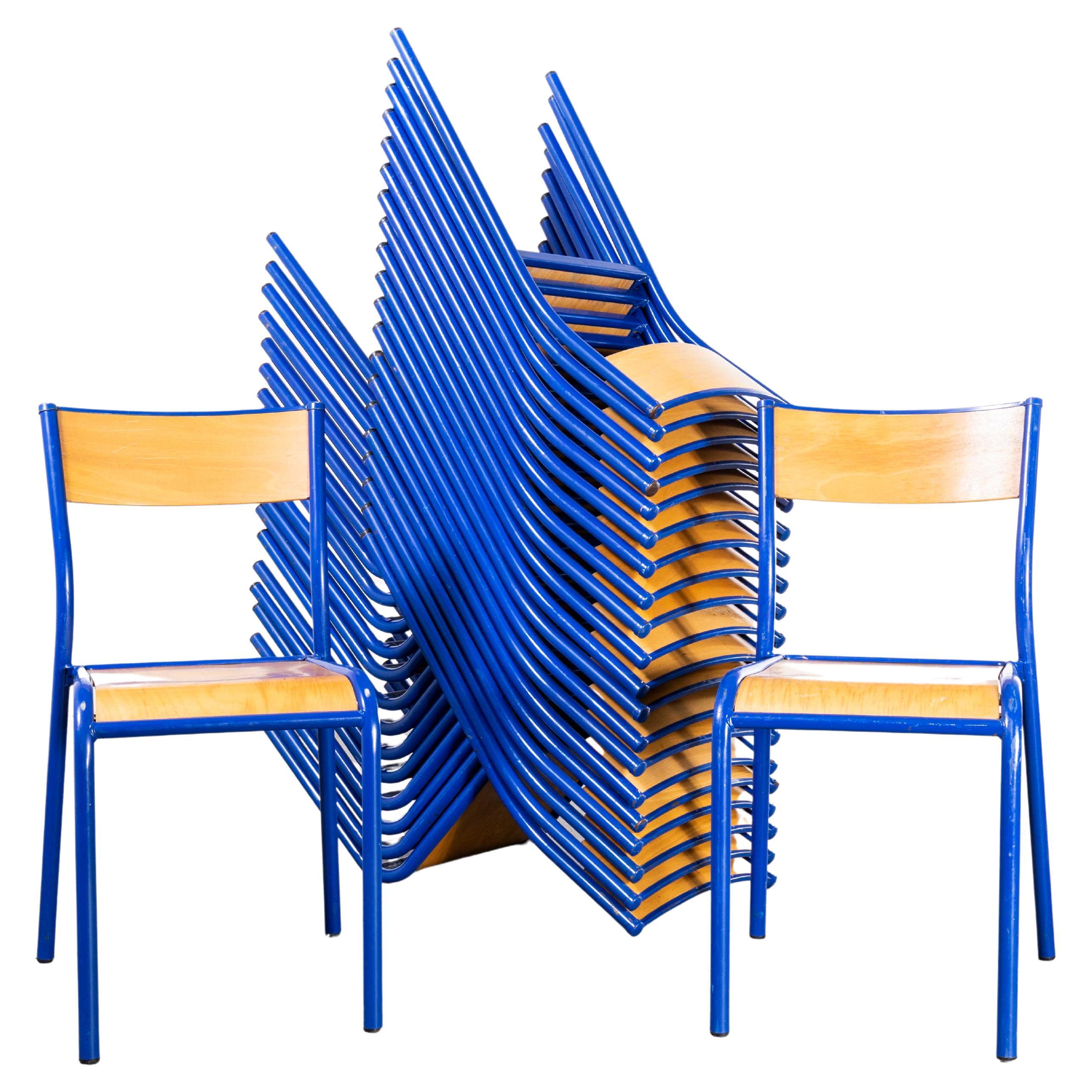Chaise de salle à manger empilable Mullca bleu vif des années 1970 - Siège en hêtre - Qté multiple