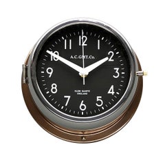 Bronce británico de los años 70 AC.GMT.Co. Reloj de Pared Industrial Bisel Cromado Esfera Negra