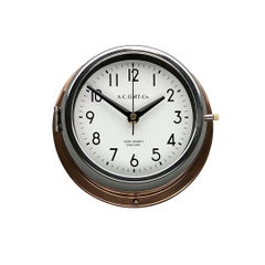 AC GMT Co., britannique, bronze et chrome, années 1970 Horloge murale industrielle avec cadran blanc