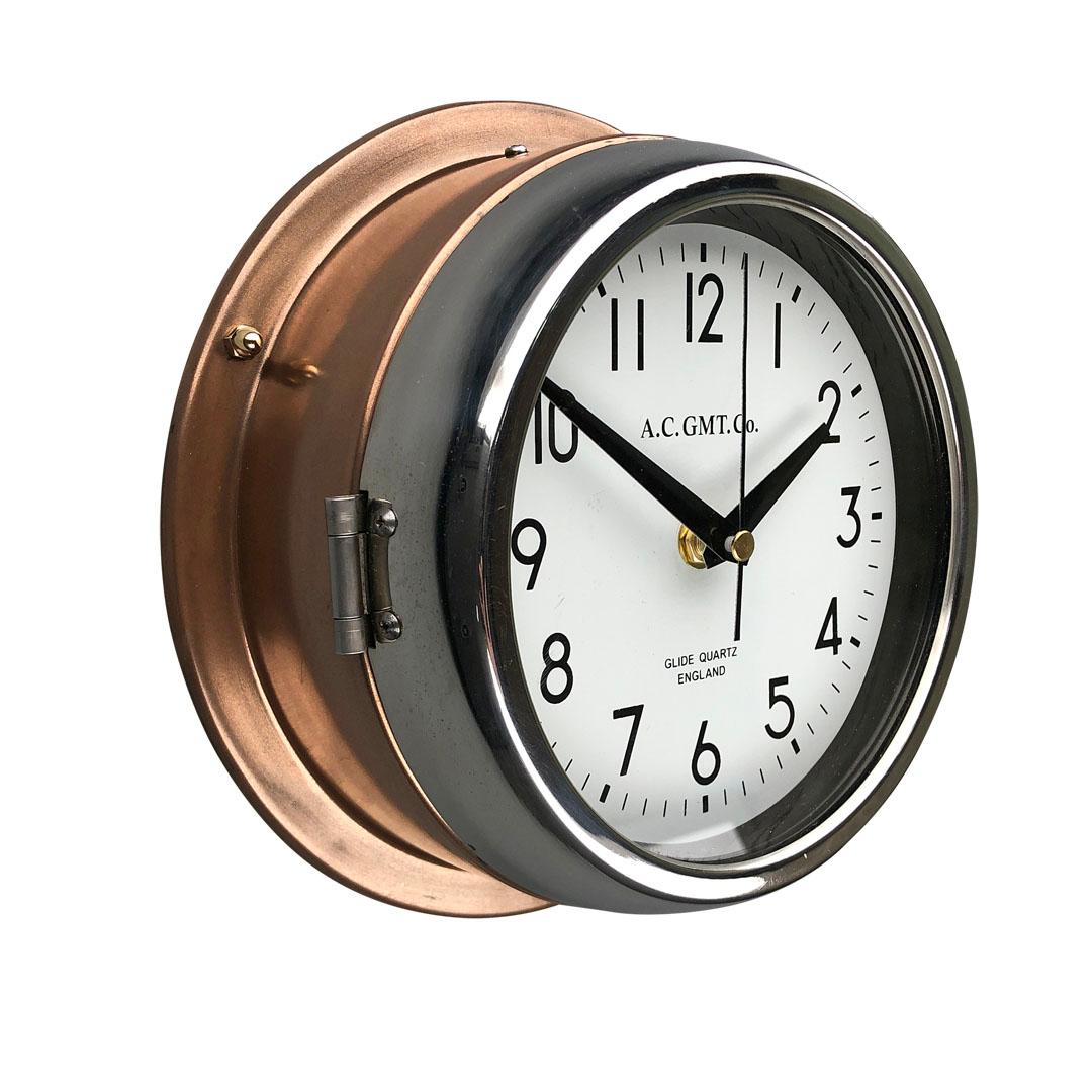 Vernissé AC GMT Co., britannique, bronze et chrome, années 1970 Horloge murale industrielle avec cadran blanc en vente