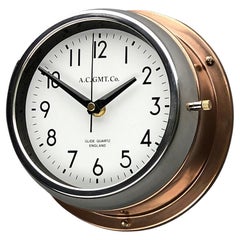 AC GMT Co., britannique, bronze et chrome, années 1970 Horloge murale industrielle avec cadran blanc