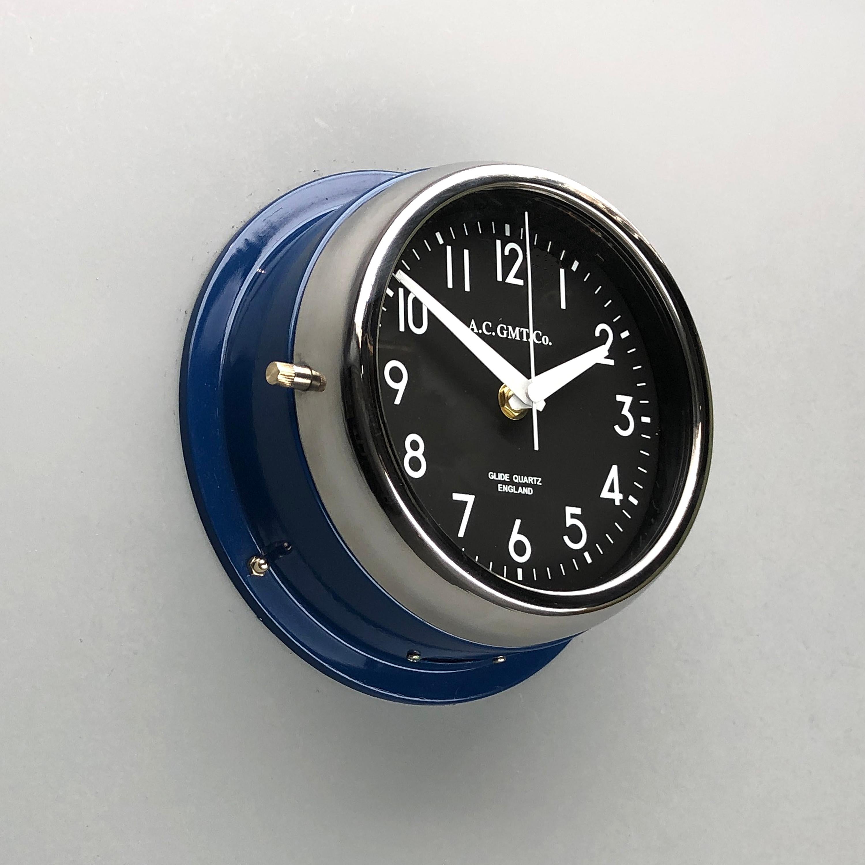 Fin du 20e siècle 1970s British Classic Blue & Chrome AC.GMT.Co. Horloge murale industrielle cadran noir en vente