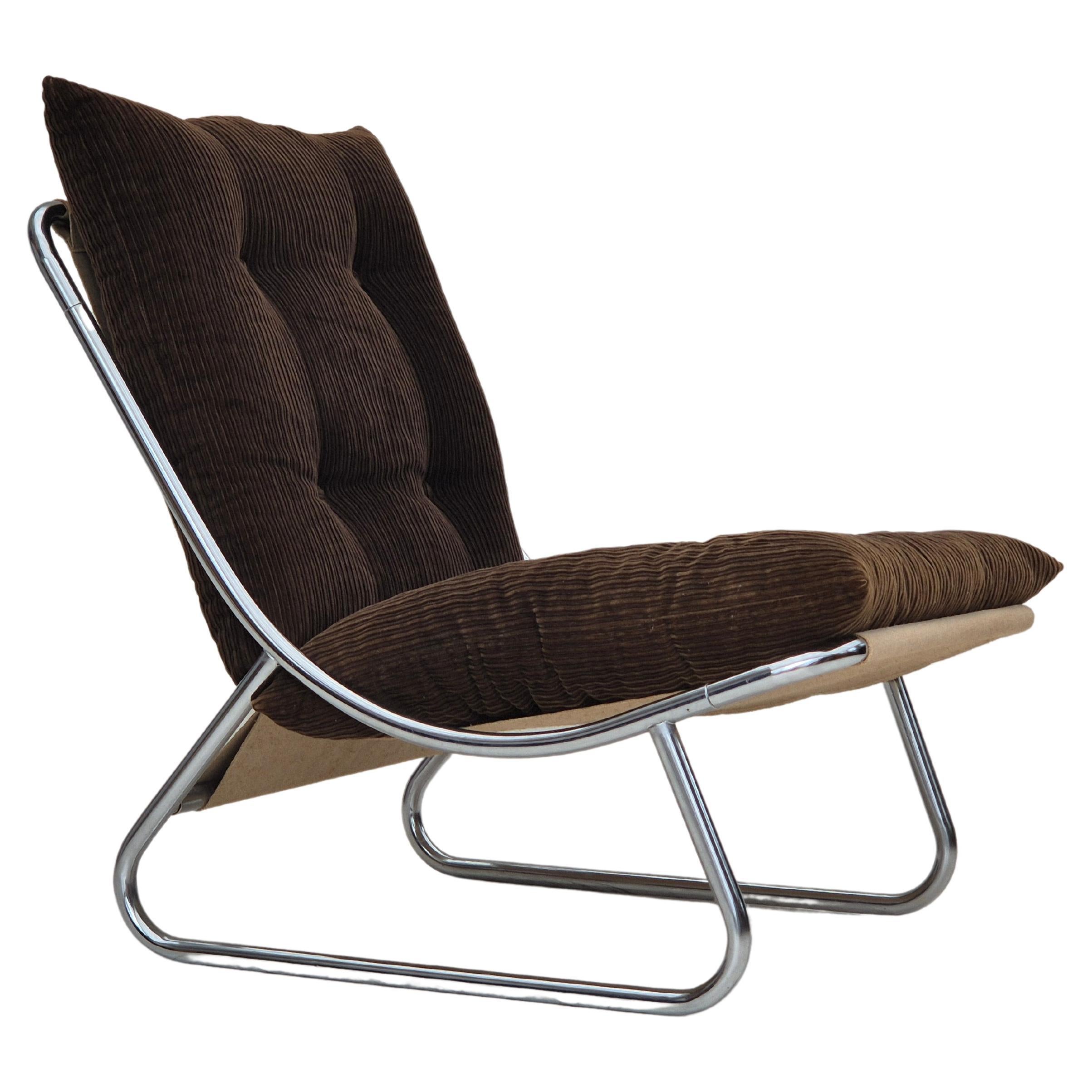 1970s, British design by Peter Hoyte, "Sling" lounge chair, corduroy, original. For Sale