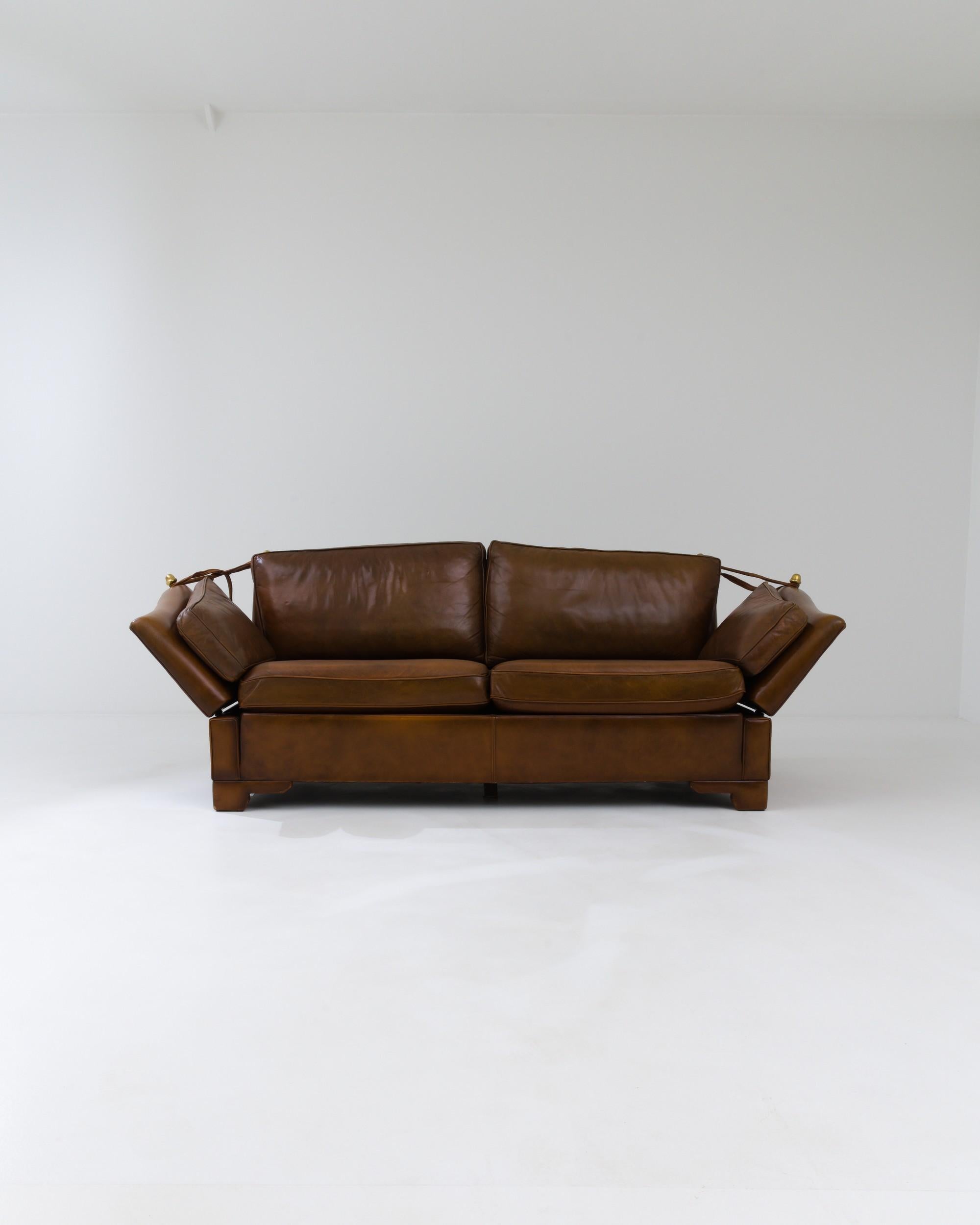 1970s British Leather Loveseat In Good Condition For Sale In High Point, NC