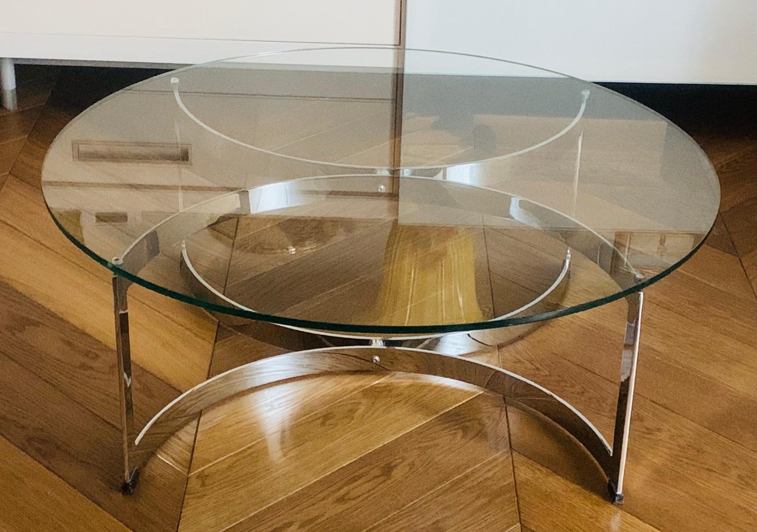 A design-classic of the era. A British-made Merrow Associates circular coffee table designed by Richard Young in the 1960s/1970s. Model 341C. The geometric polished chromed-steel base is formed from two semi-circles connected in the middle. One