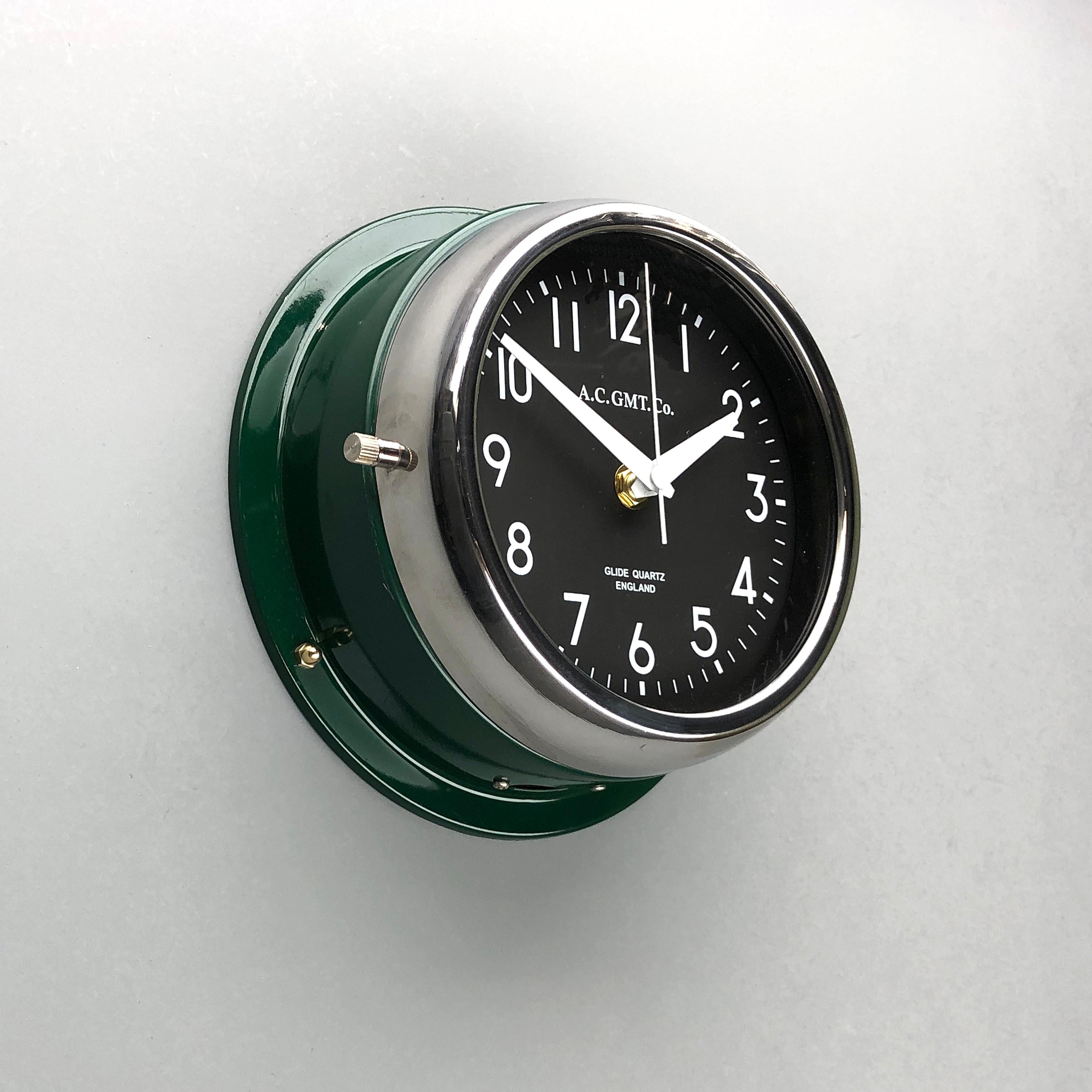 Acier Années 1970 British Racing Green AC.GMT.CO. Horloge murale industrielle avec lunette chromée en vente