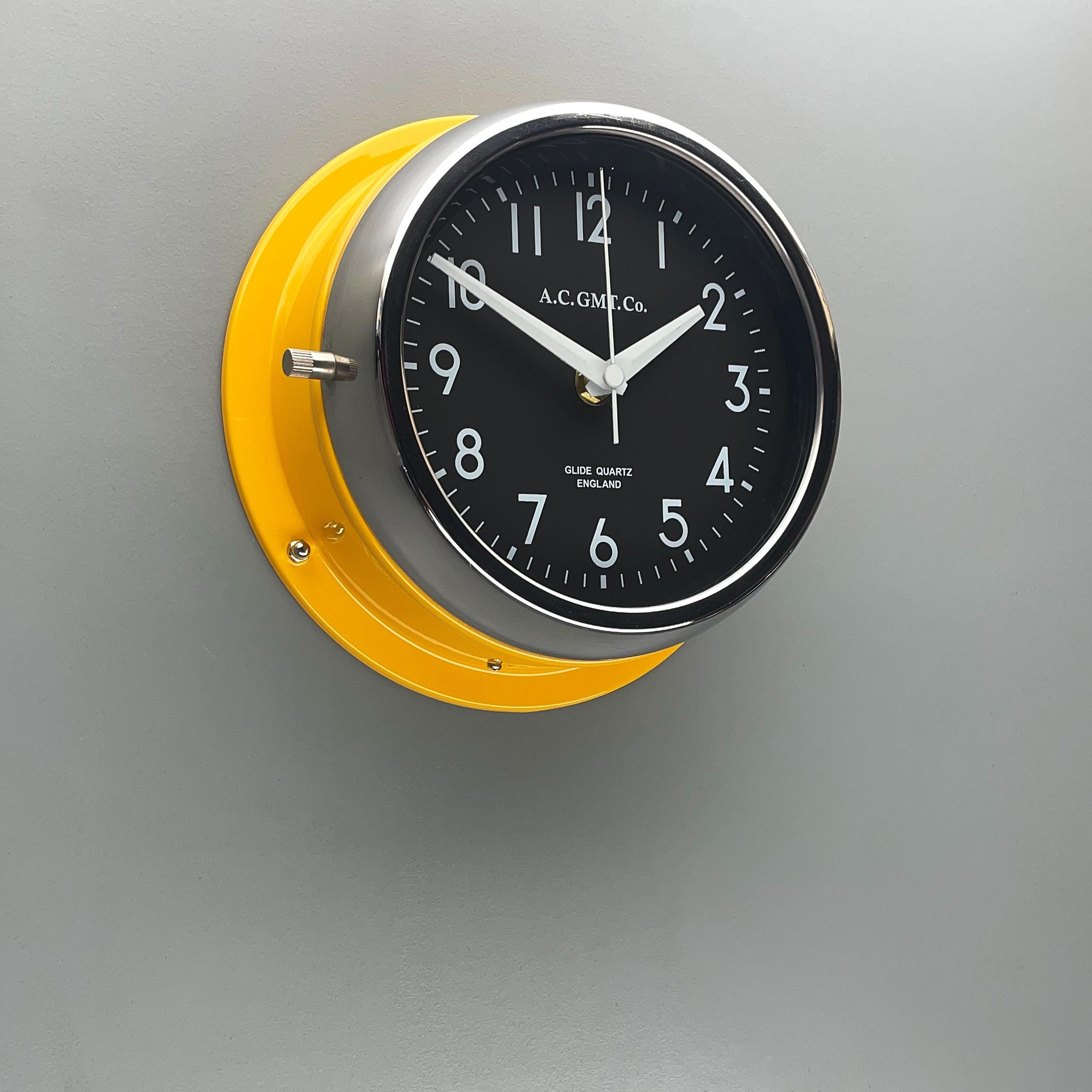 1970s British Yellow Illumination AC GMT Co. Classic Quartz Wall Clock In Excellent Condition For Sale In Leicester, Leicestershire