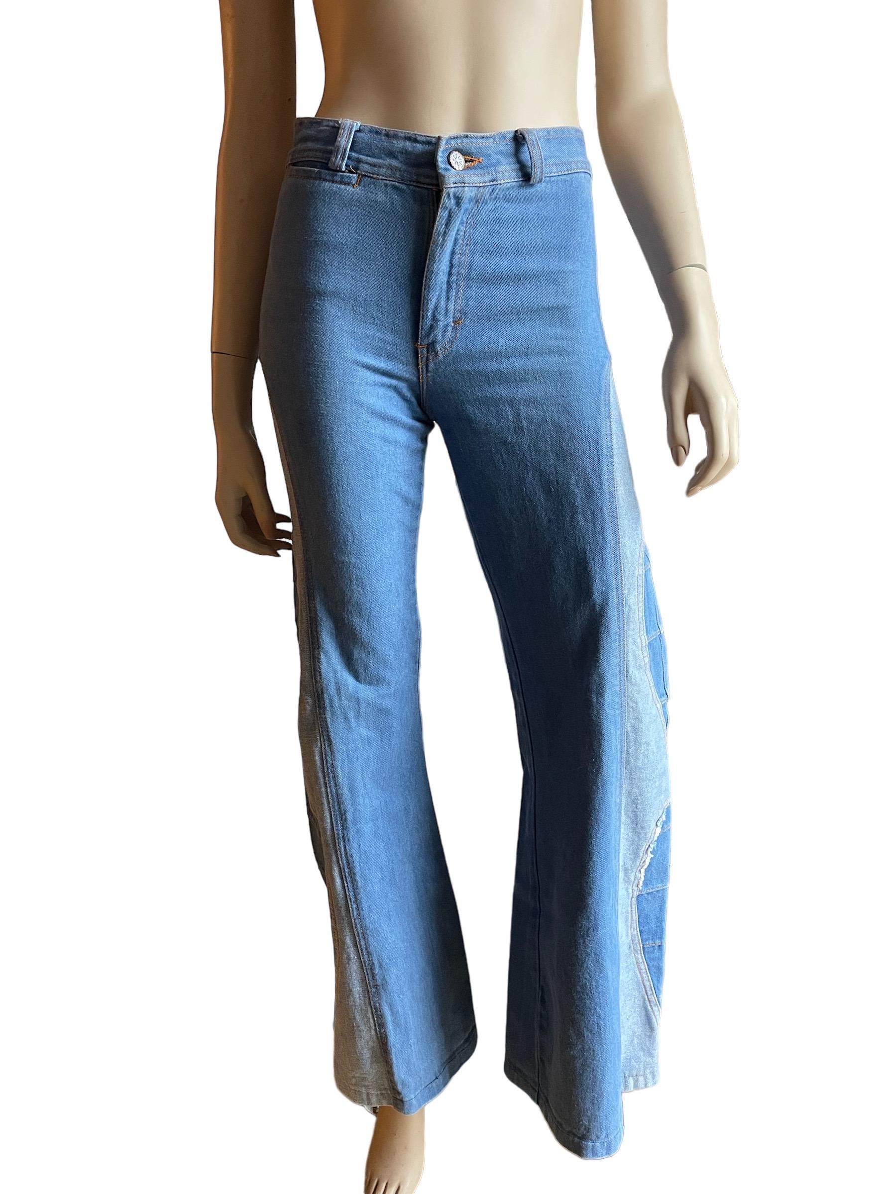 1970er Brittania Denim Jeans mit Glockenunterteil  im Zustand „Gut“ im Angebot in Greenport, NY