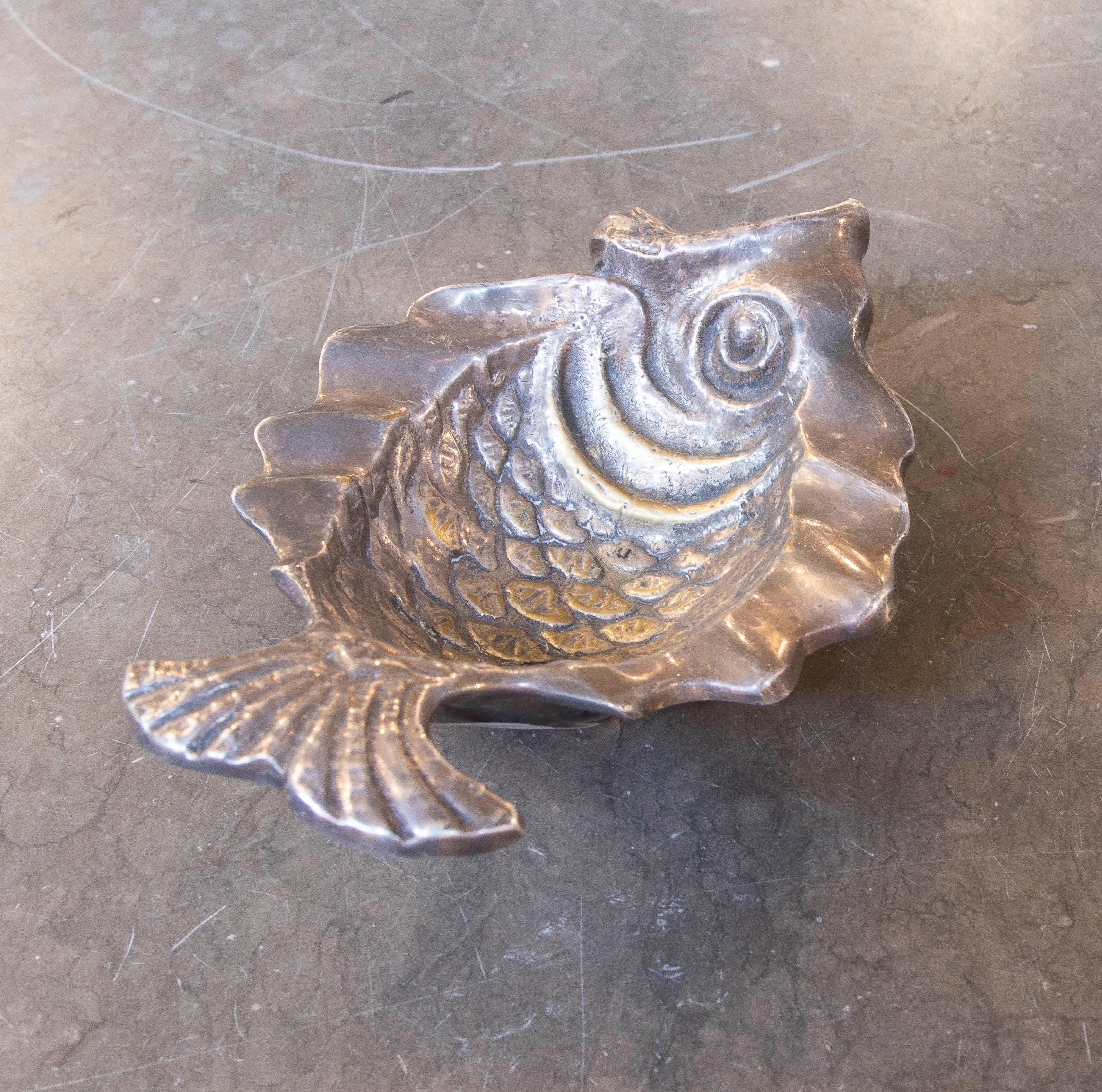 1970s Bronze Ashtray with Fish Shape In Good Condition In Marbella, ES