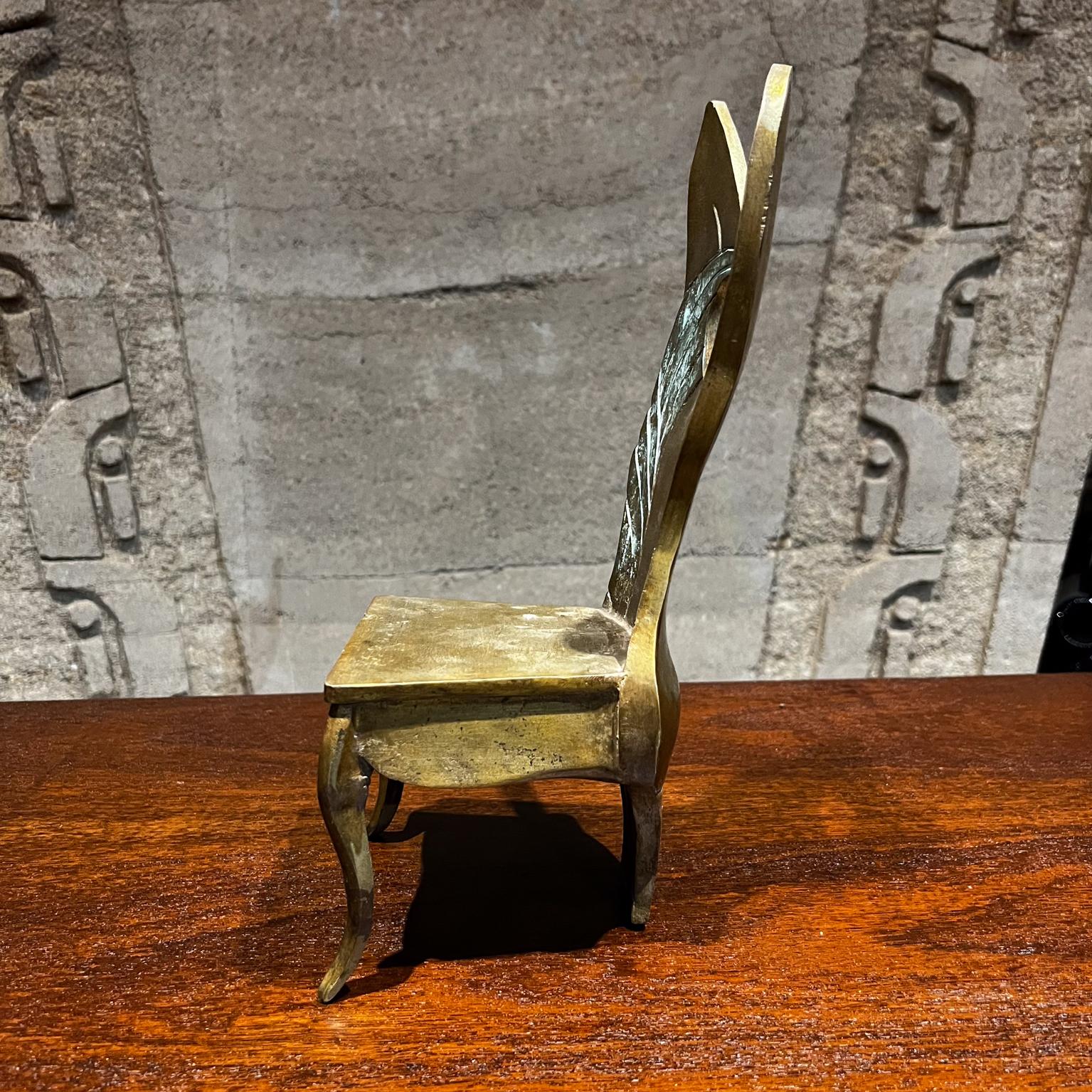 Sculpture de chaise en bronze du surréalisme moderne des années 1970 Mexique en vente 4