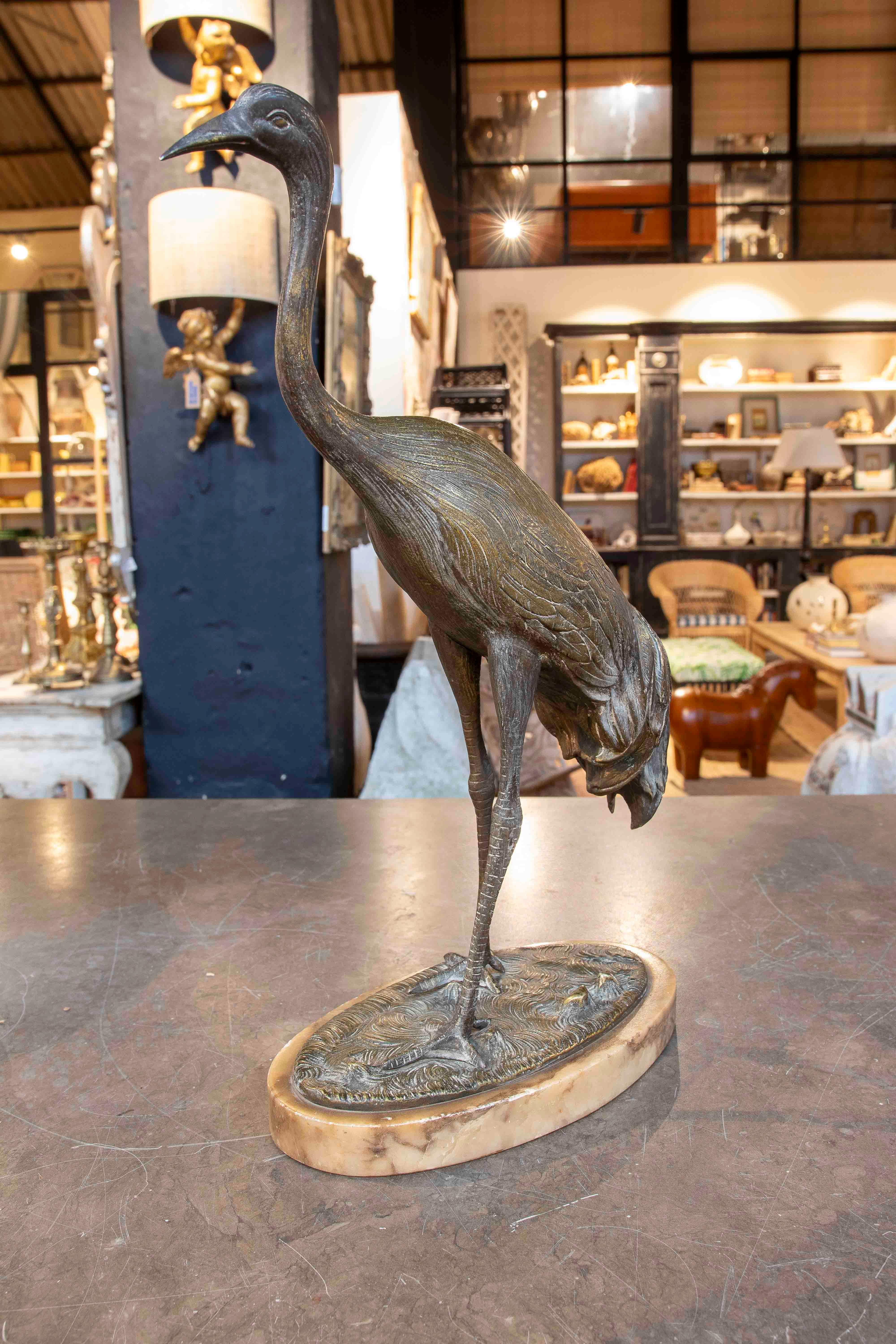 Espagnol Sculpture de Crane en bronze des années 1970 sur un socle en marbre en vente