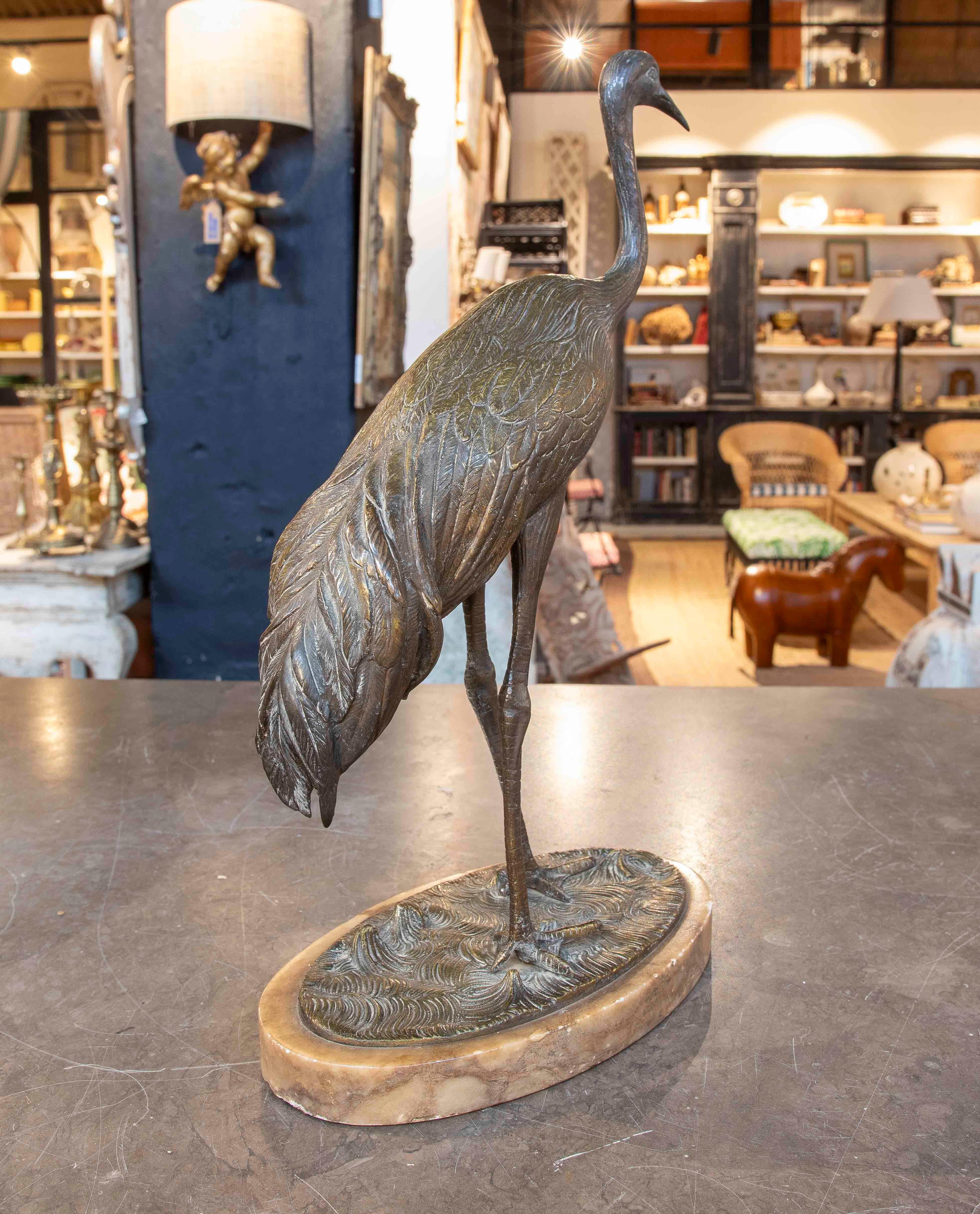 Bronze Sculpture de Crane en bronze des années 1970 sur un socle en marbre en vente