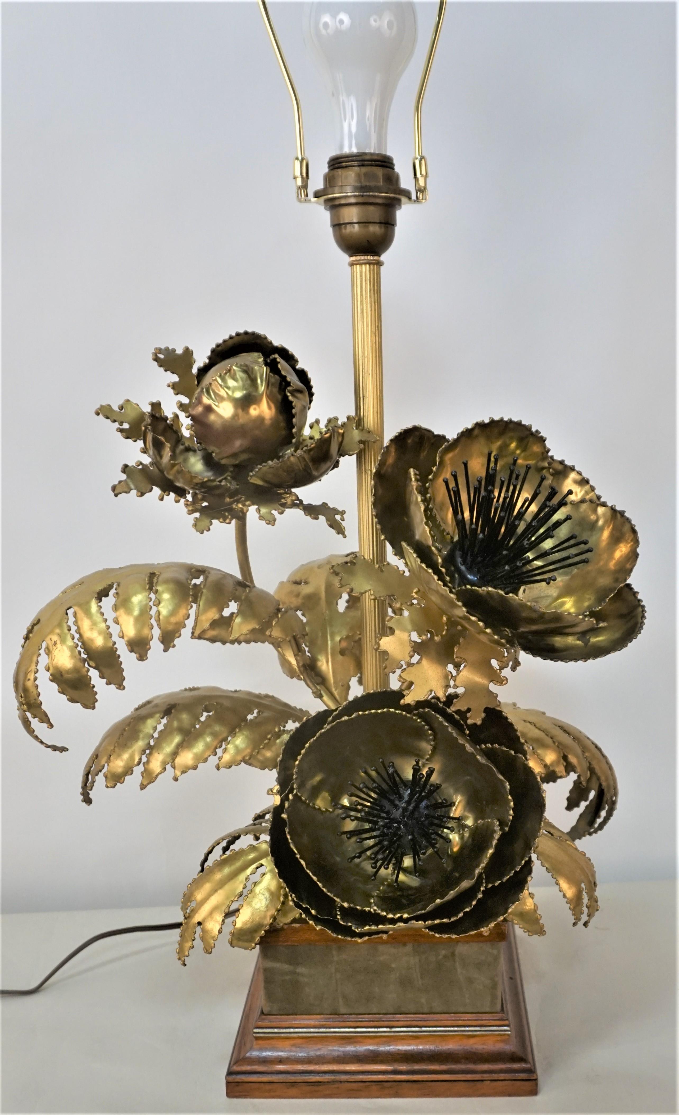 Skulpturale Bronze-Tischlampe aus den 1970er Jahren (Ende des 20. Jahrhunderts) im Angebot