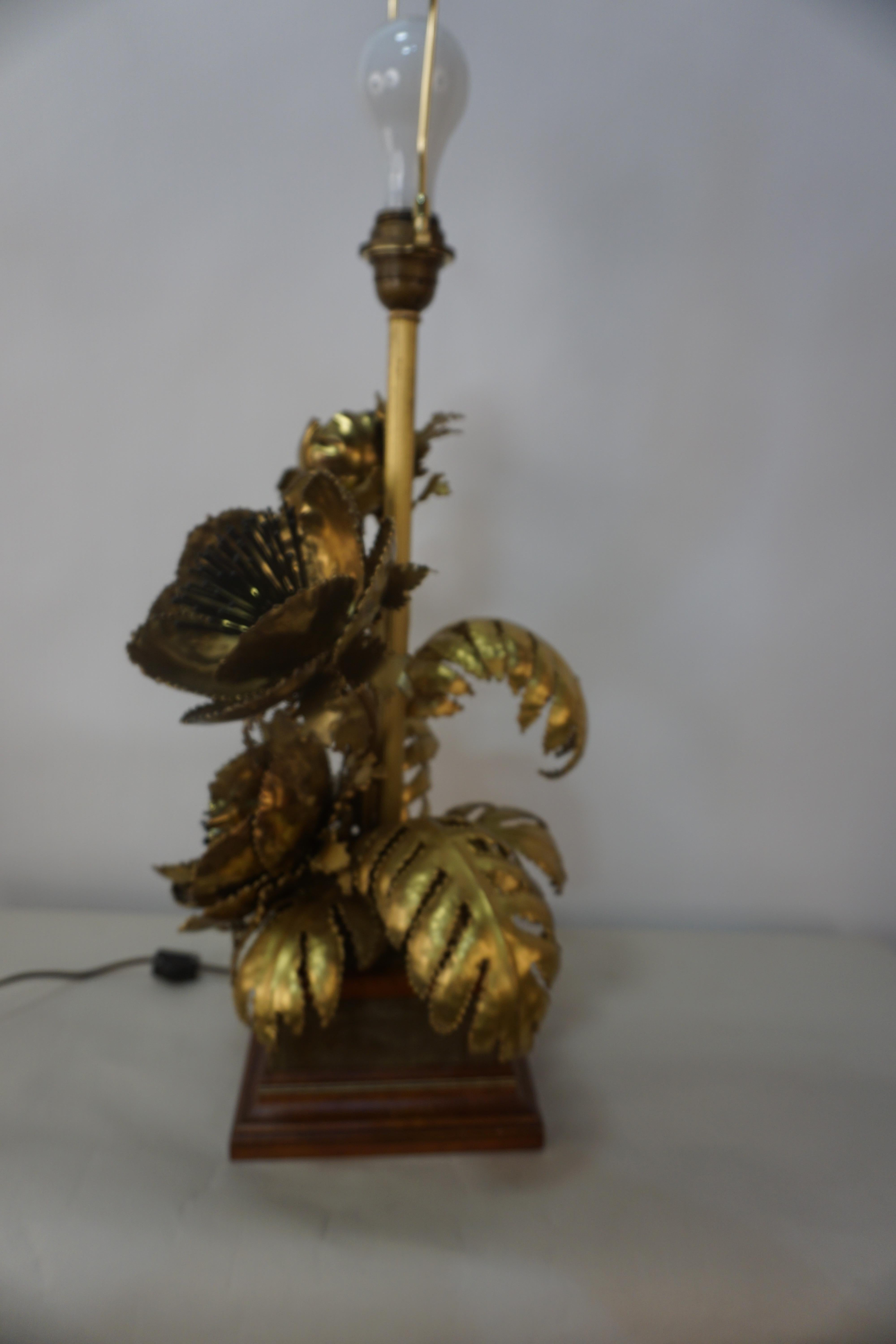 Skulpturale Bronze-Tischlampe aus den 1970er Jahren im Angebot 2