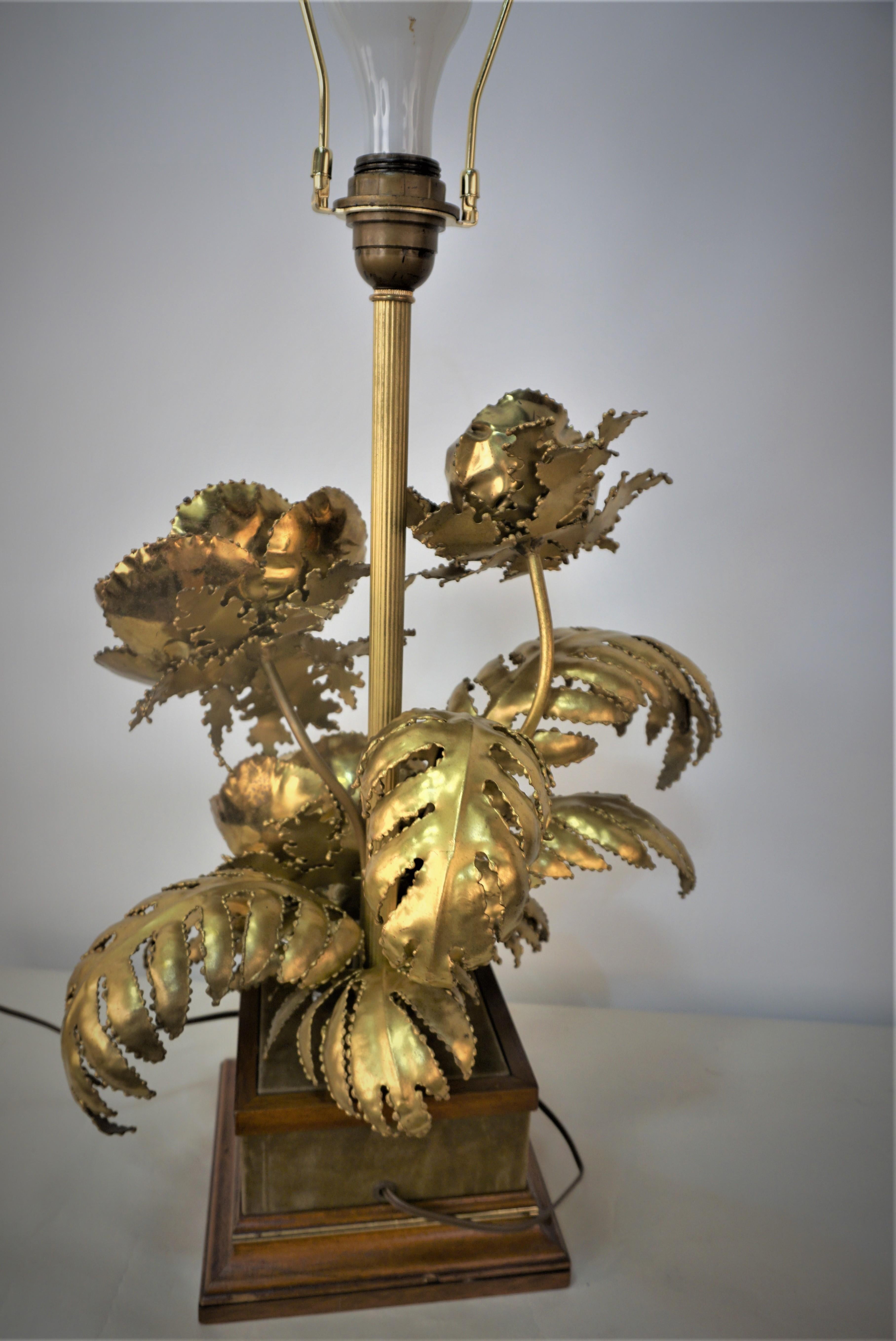 Skulpturale Bronze-Tischlampe aus den 1970er Jahren im Angebot 3