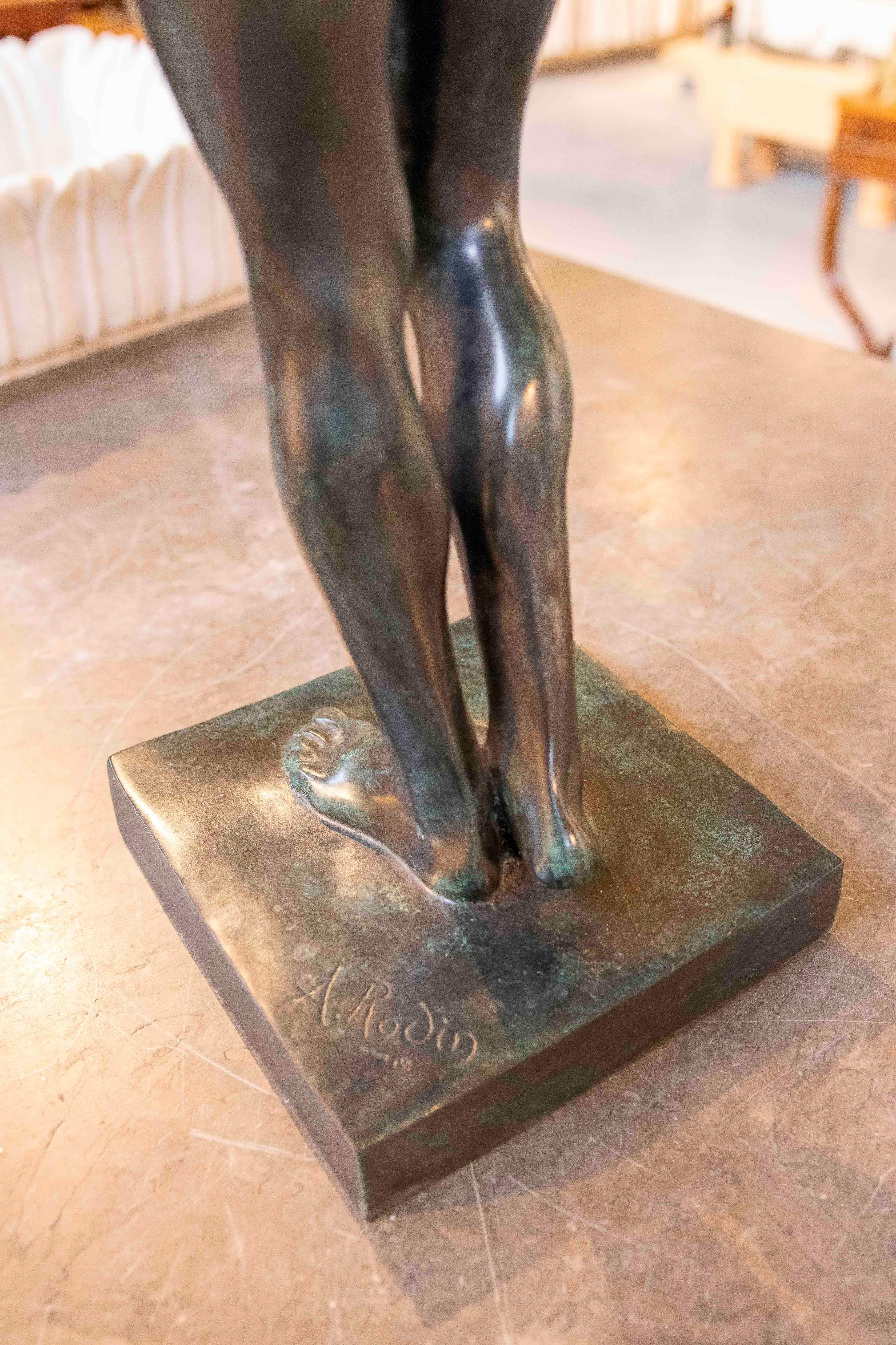 Scultura in bronzo di un uomo nudo degli anni '70, firmata. in vendita 7