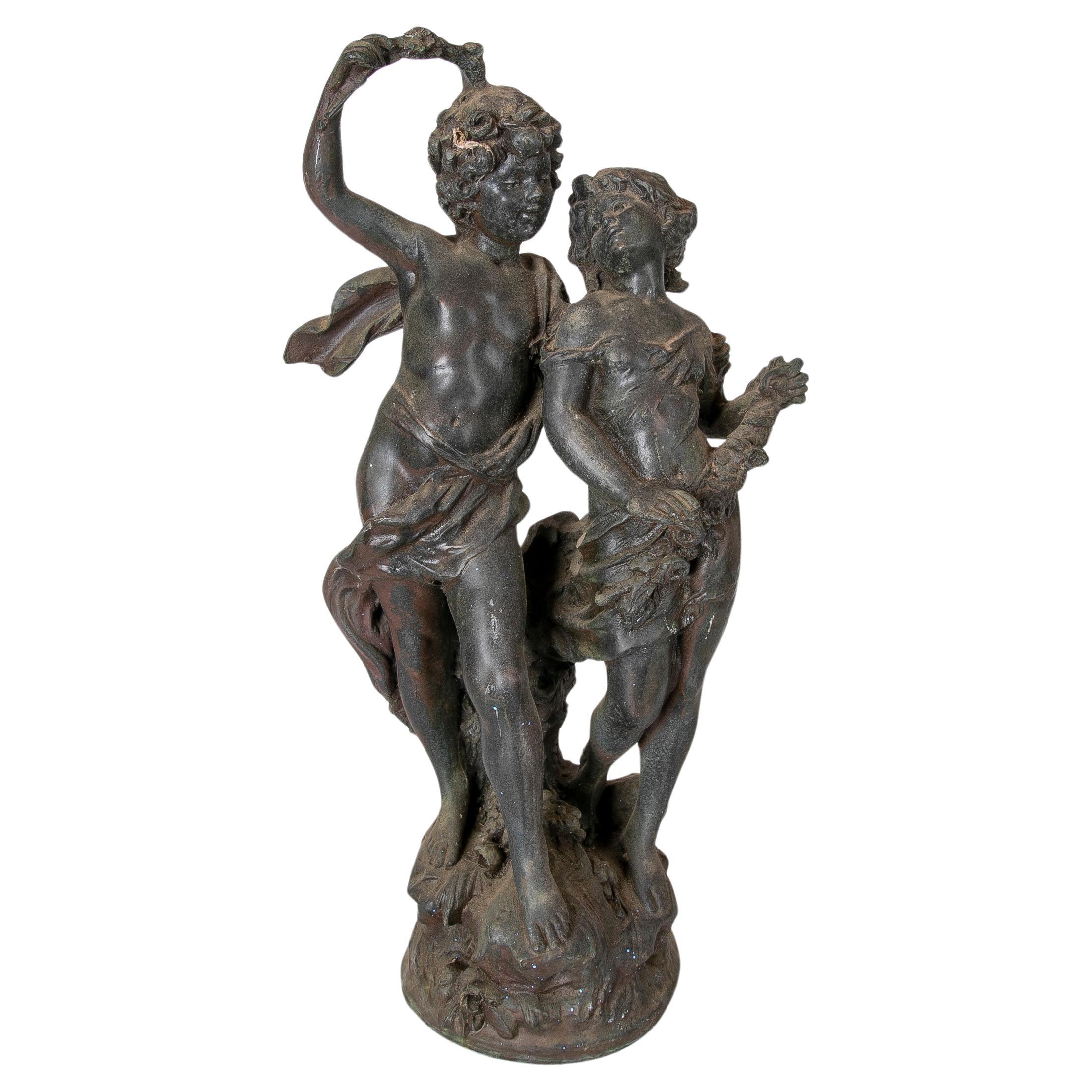 Sculpture en bronze des années 1970 représentant des Child Child dansants 
