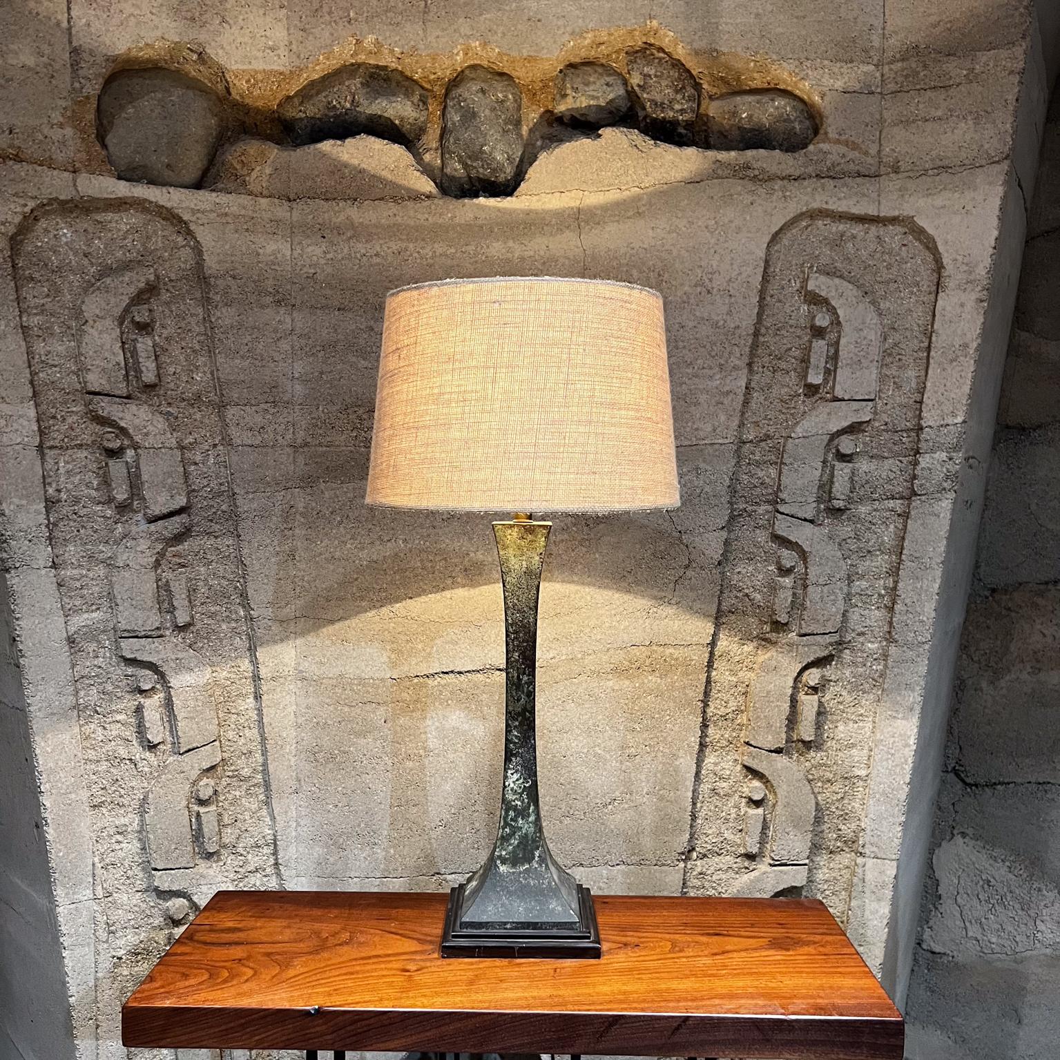 Fin du 20e siècle Lampe de table en bronze Stewart Ross James pour Hansen, années 1970 en vente