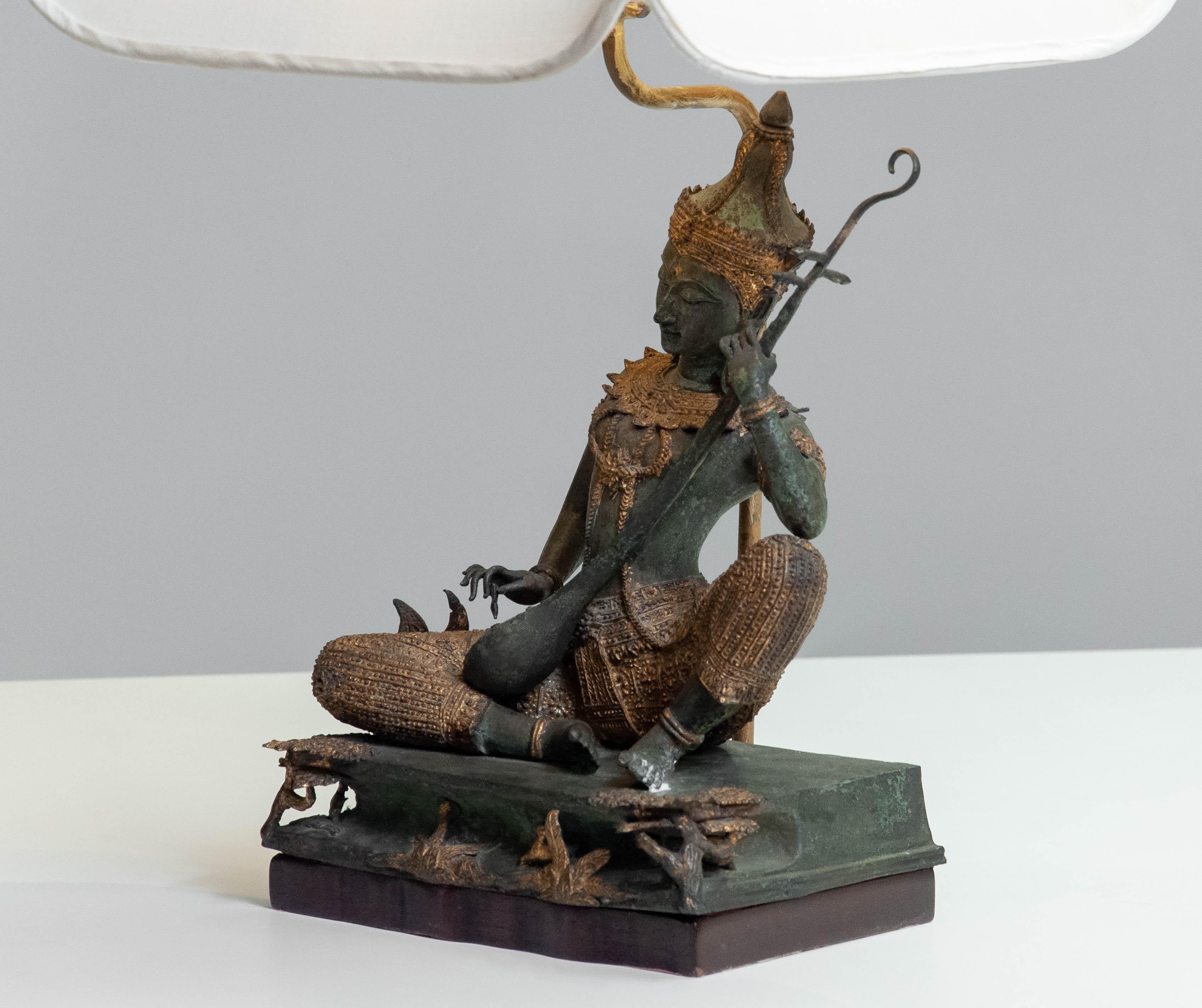 Thailandese Lampada da tavolo in bronzo di ispirazione tailandese degli anni '70 in vendita