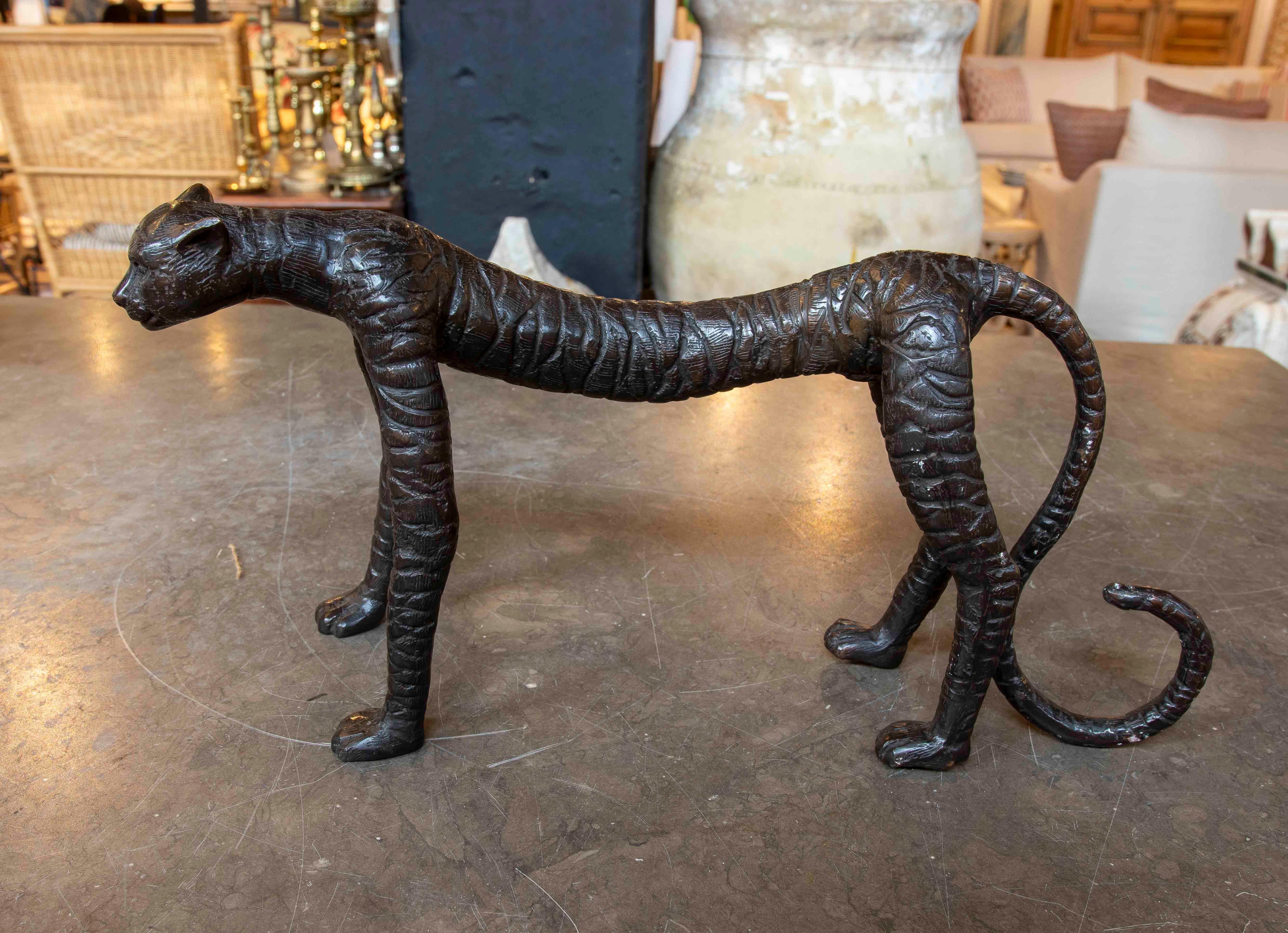 1970s Bronze Tiger Sculpture with Brown Finish In Good Condition For Sale In Marbella, ES