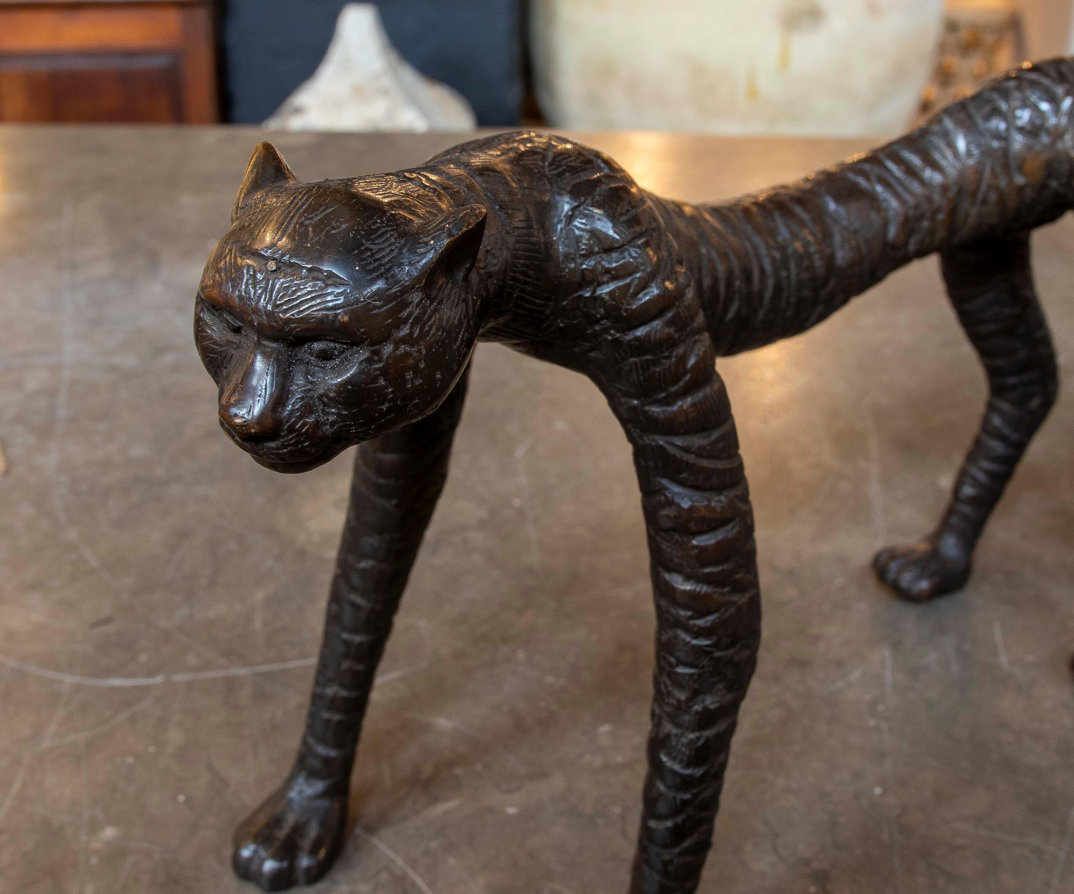 1970s Bronze Tiger Sculpture with Brown Finish For Sale 4