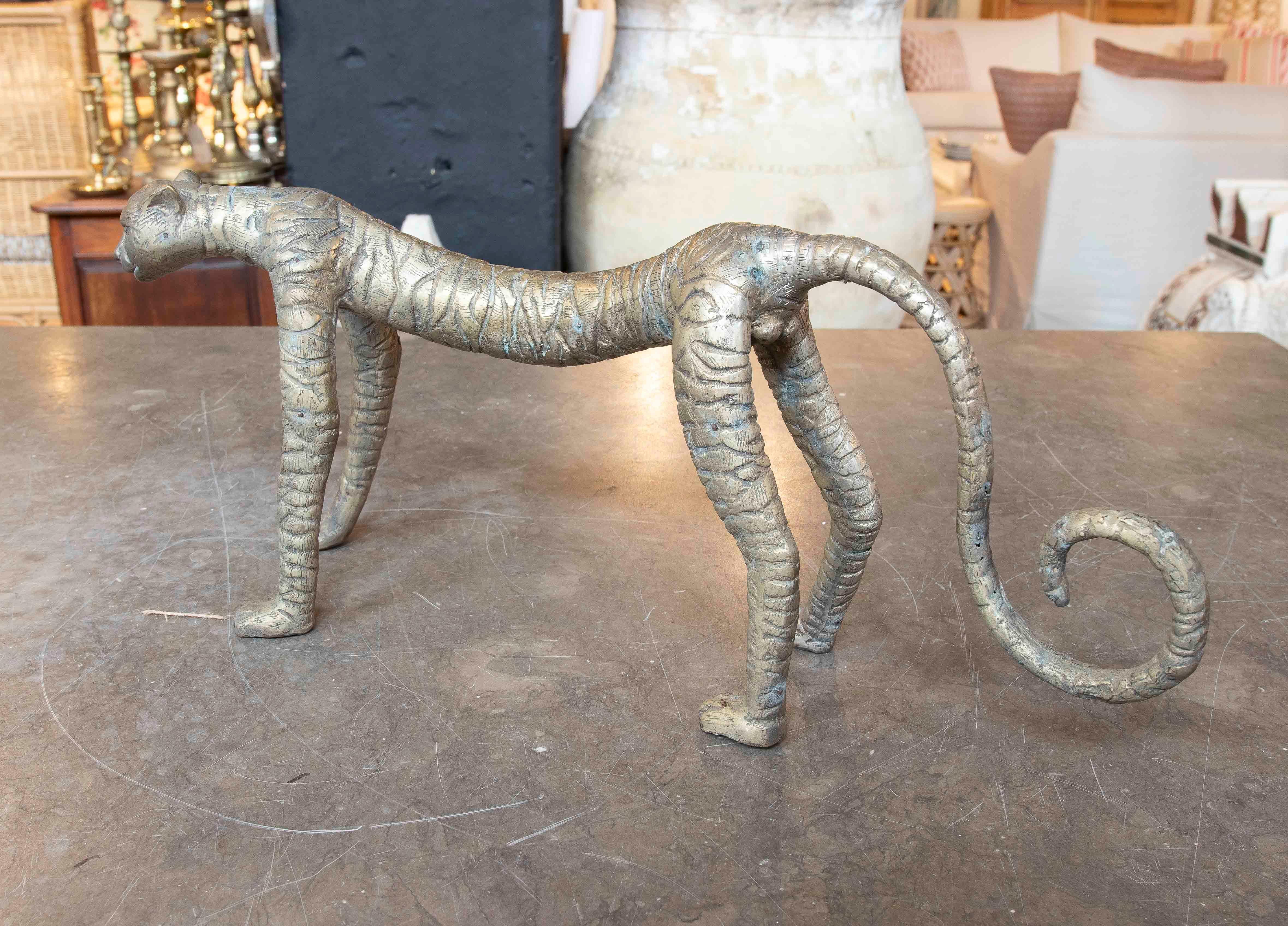 Bronzo Scultura di tigre in bronzo del 1970 con finitura oro opaco in vendita