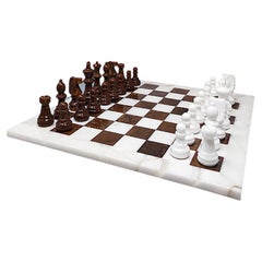 Ensemble d'échecs marron et blanc des années 1970 en albâtre Volterra, fabriqué à la main, fabriqué en Italie