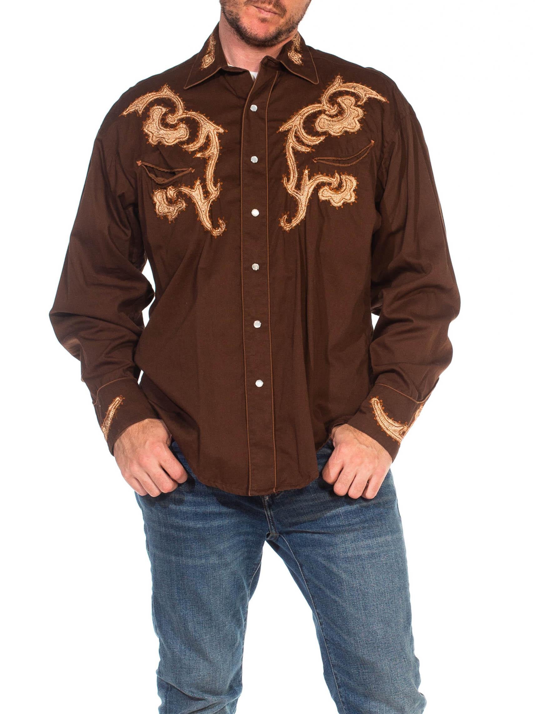 Chemise western à manches longues en coton brodé marron des années 1970 pour hommes Excellent état - En vente à New York, NY
