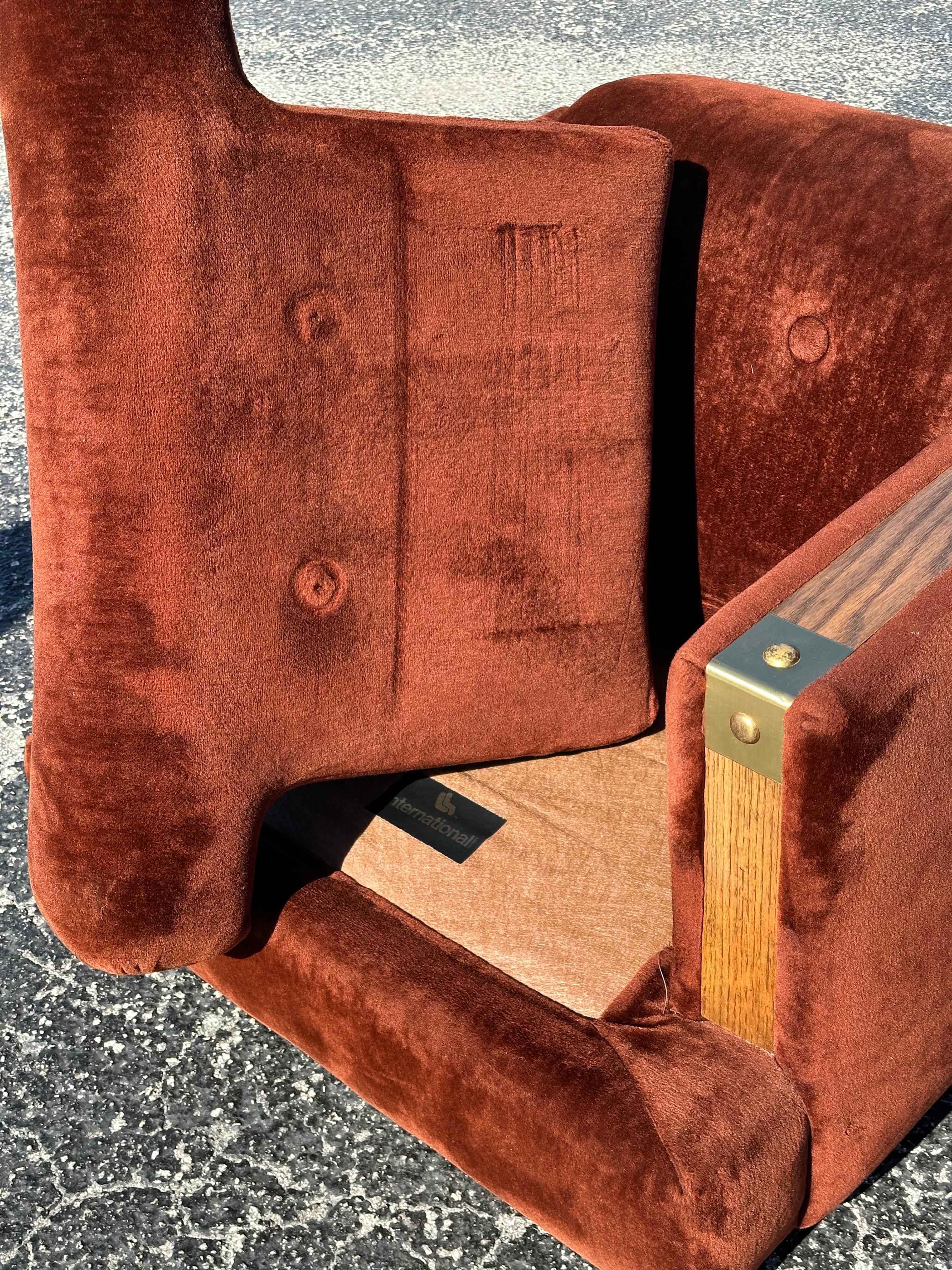 Fauteuil club en fausse fourrure marron des années 1970 avec garniture en Oak en vente 5