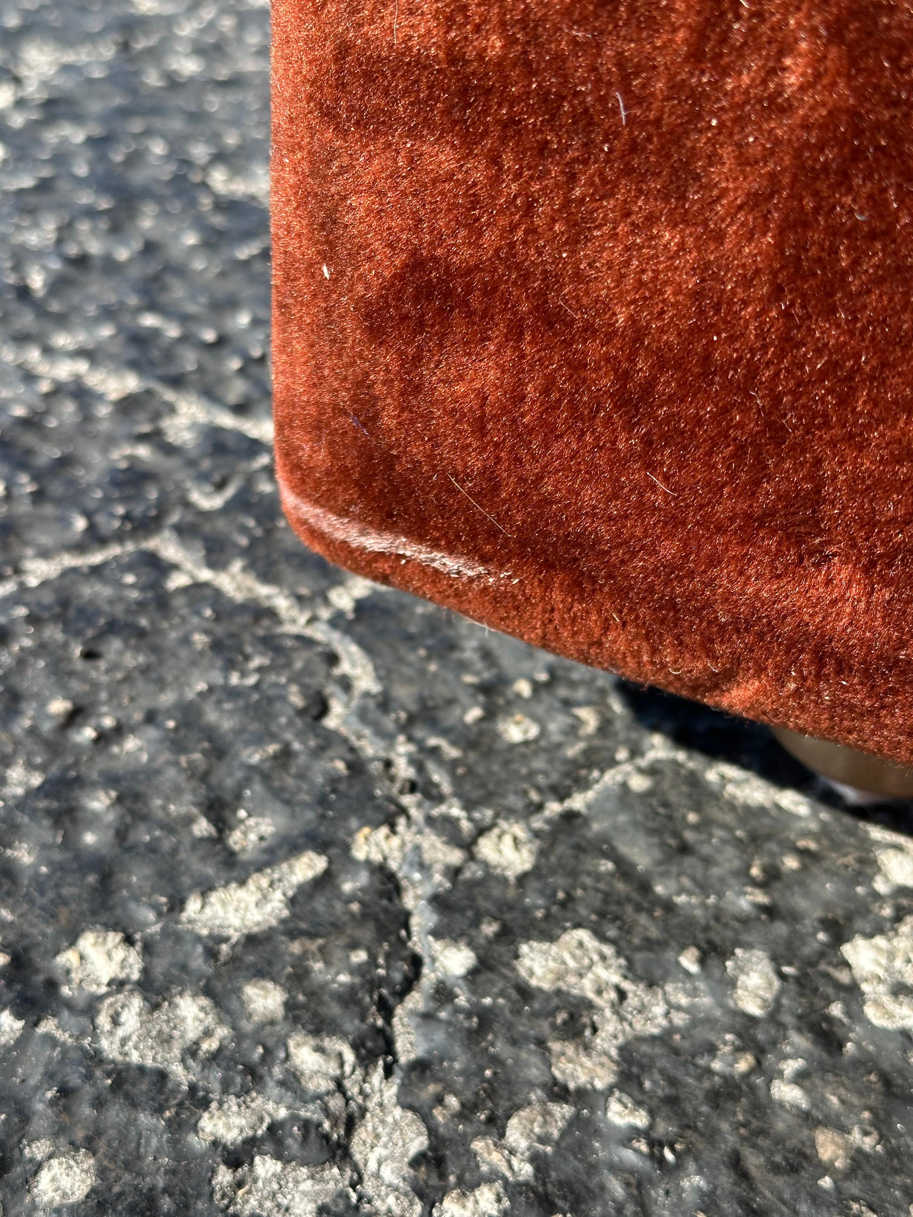 Fauteuil club en fausse fourrure marron des années 1970 avec garniture en Oak en vente 8