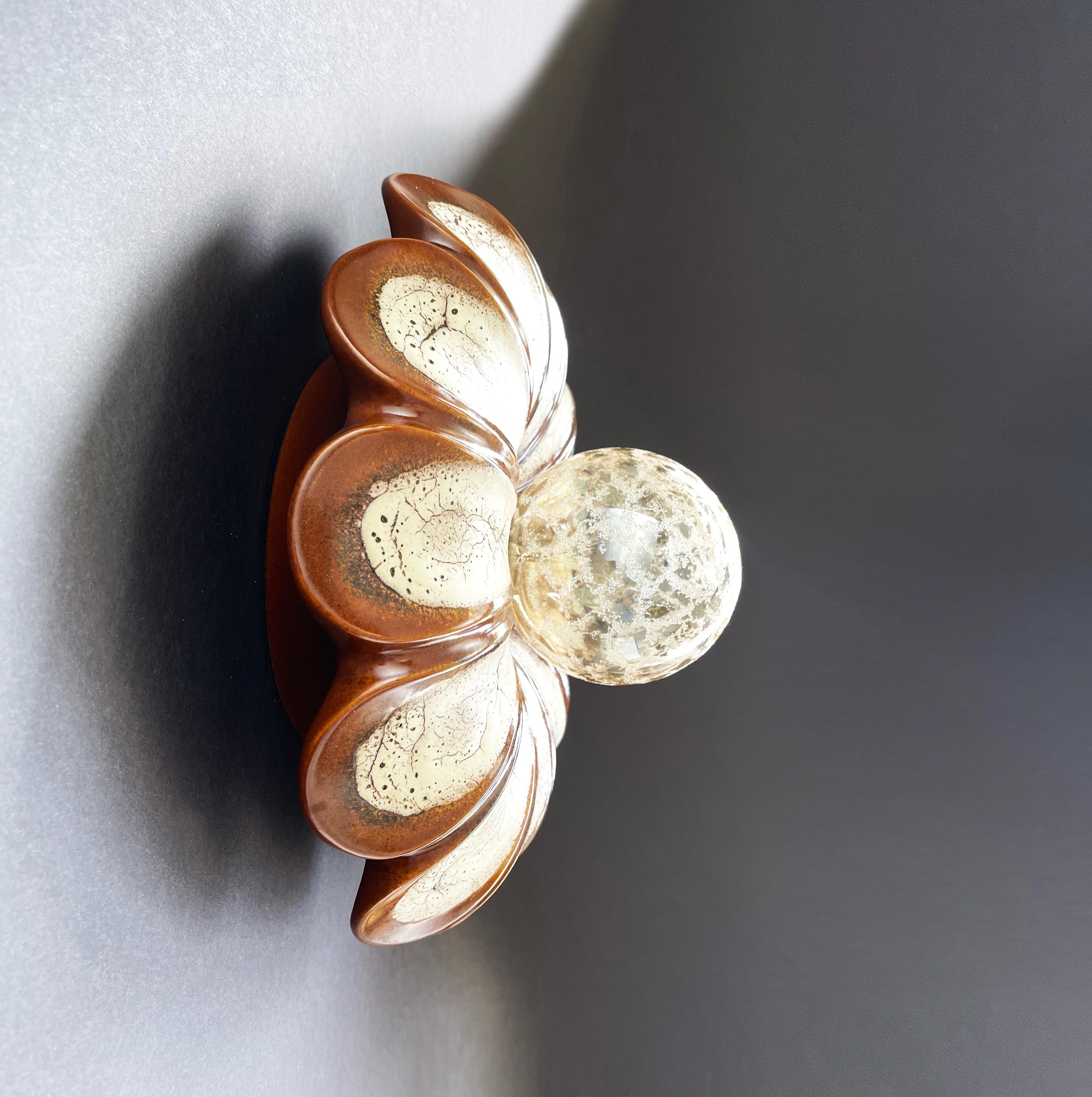 1970er Brown Floral Wandleuchte aus Keramik Fat Lava von PAN Keramik, Deutschland (Moderne der Mitte des Jahrhunderts) im Angebot