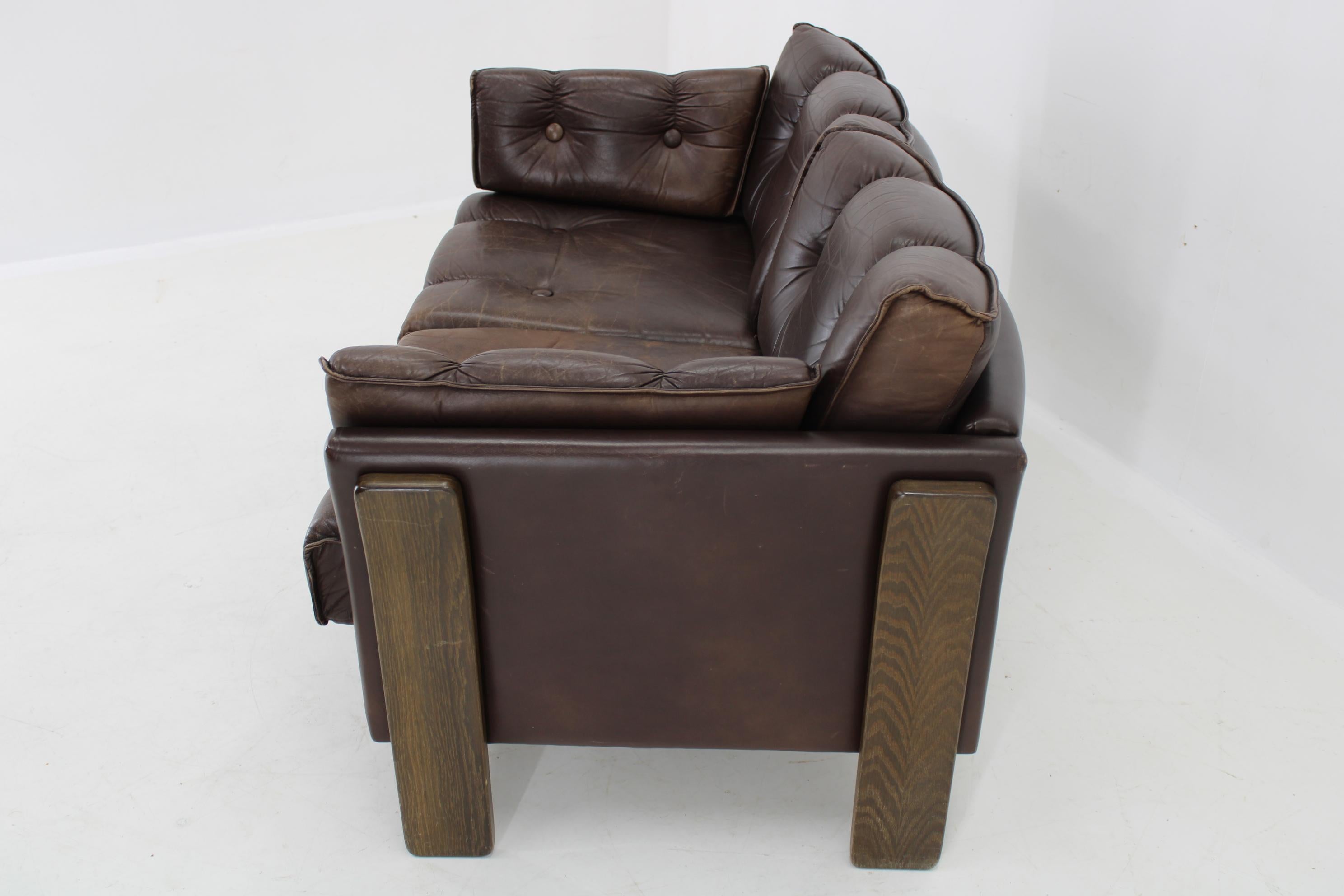 1970s Brown Leather 2-Seater Sofa, Denmark In Good Condition For Sale In Praha, CZ