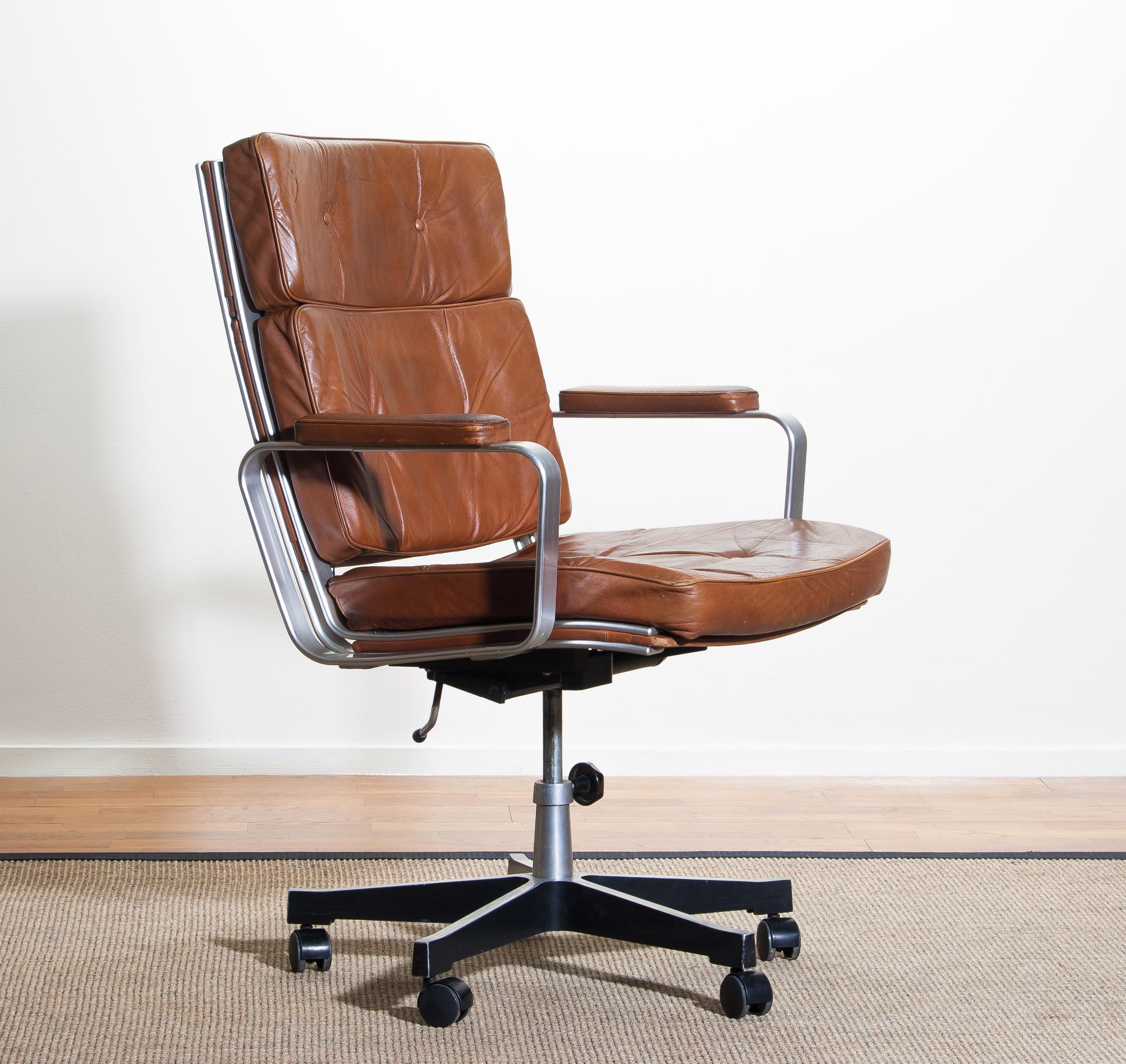 Beautiful adjustable office chair designed by Karl Erik Ekselius for JOC Design.
The nice thick solid brown leather with an aluminium frame on wheels is in good condition.
The chair is extremely comfortable and newly filed. Repairs to the top