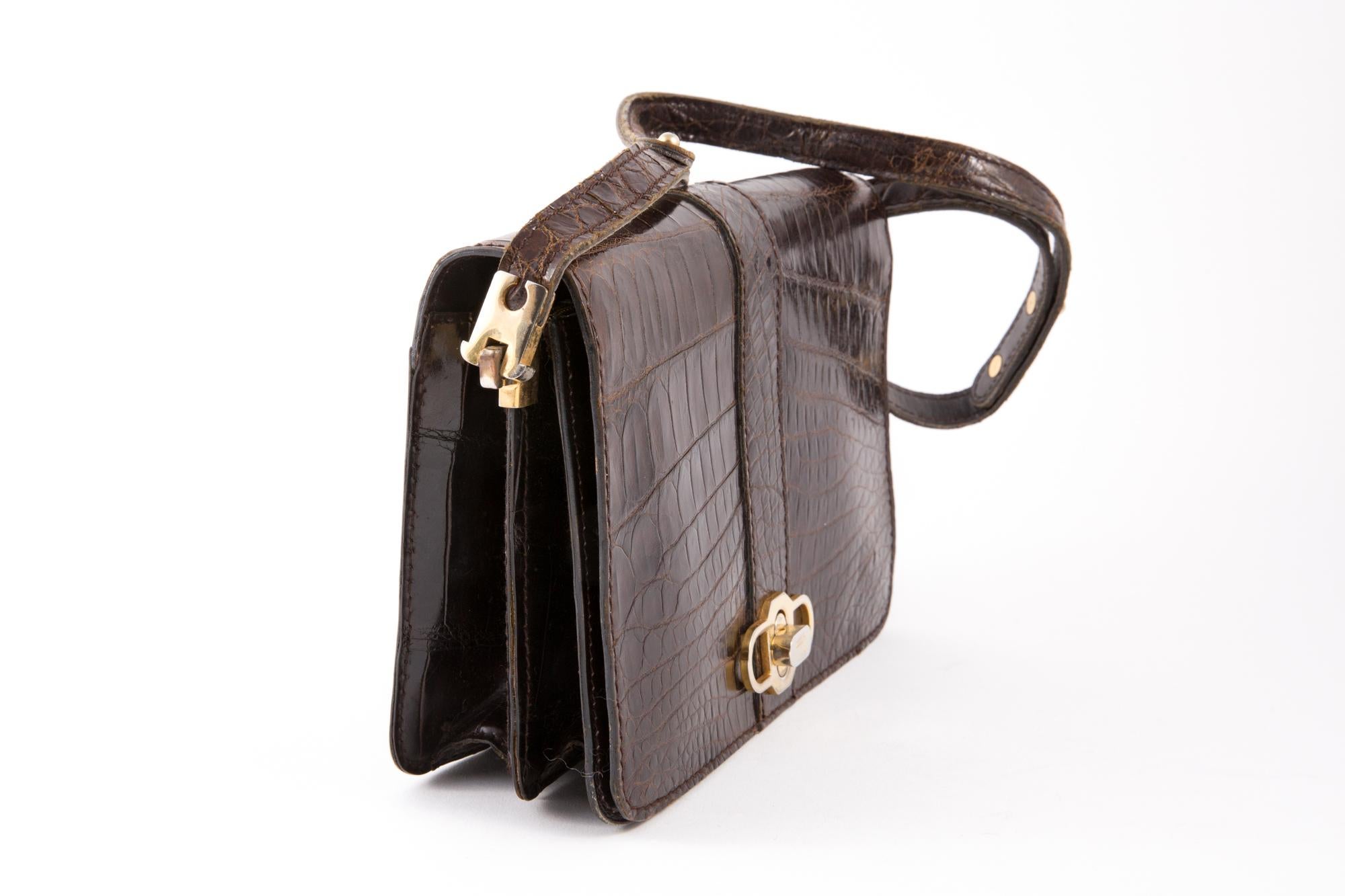 1970s Brown Leather Hand Bag  In Good Condition For Sale In Paris, FR