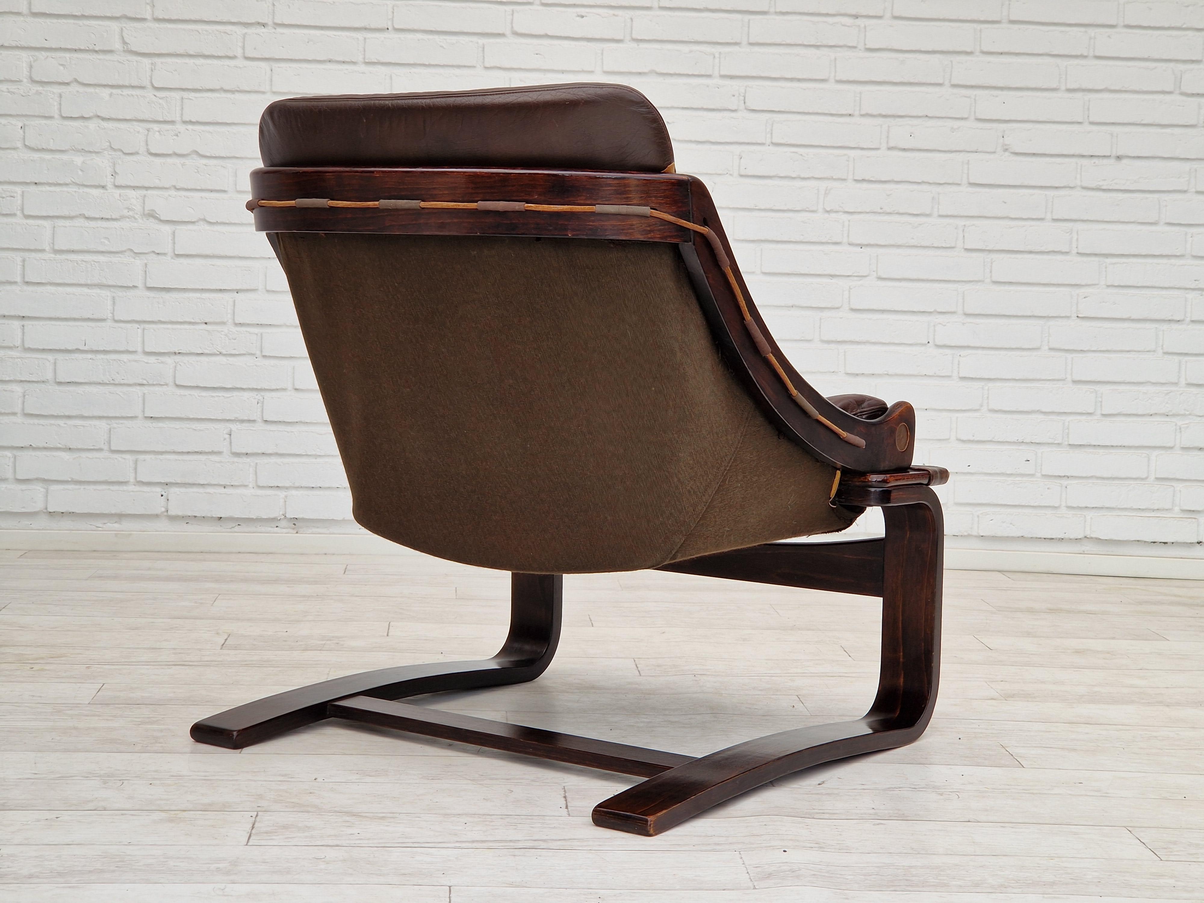 scandinavian leather lounge chair