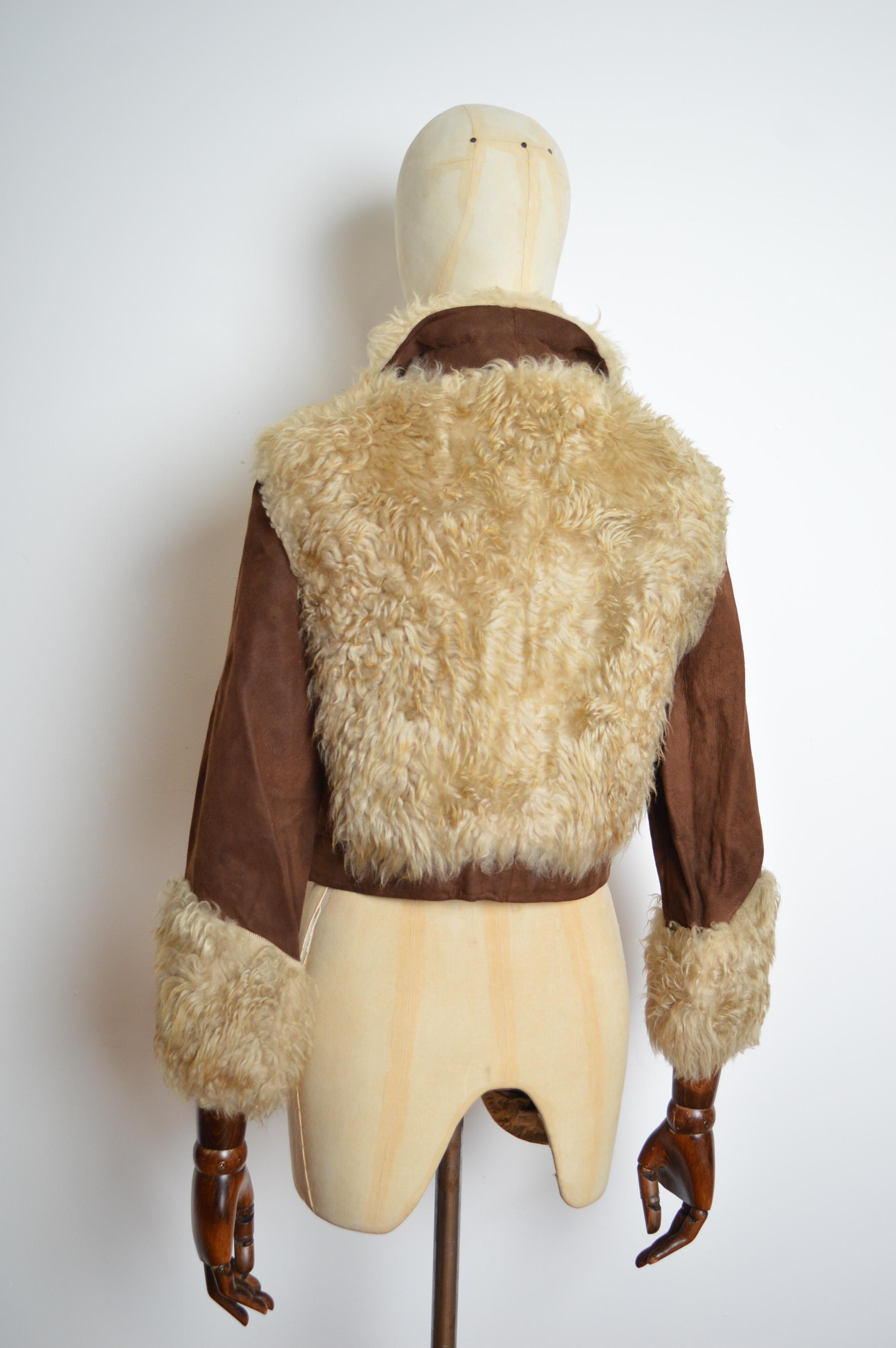 1970s Brown Suede Fluffy Cream Shearling Penny Lane Cropped Sheepskin Jacket For Sale 3