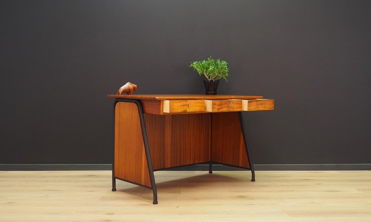 1970s Brown Writing Desk Danish Design Midcentury Original In Good Condition For Sale In Szczecin, Zachodniopomorskie