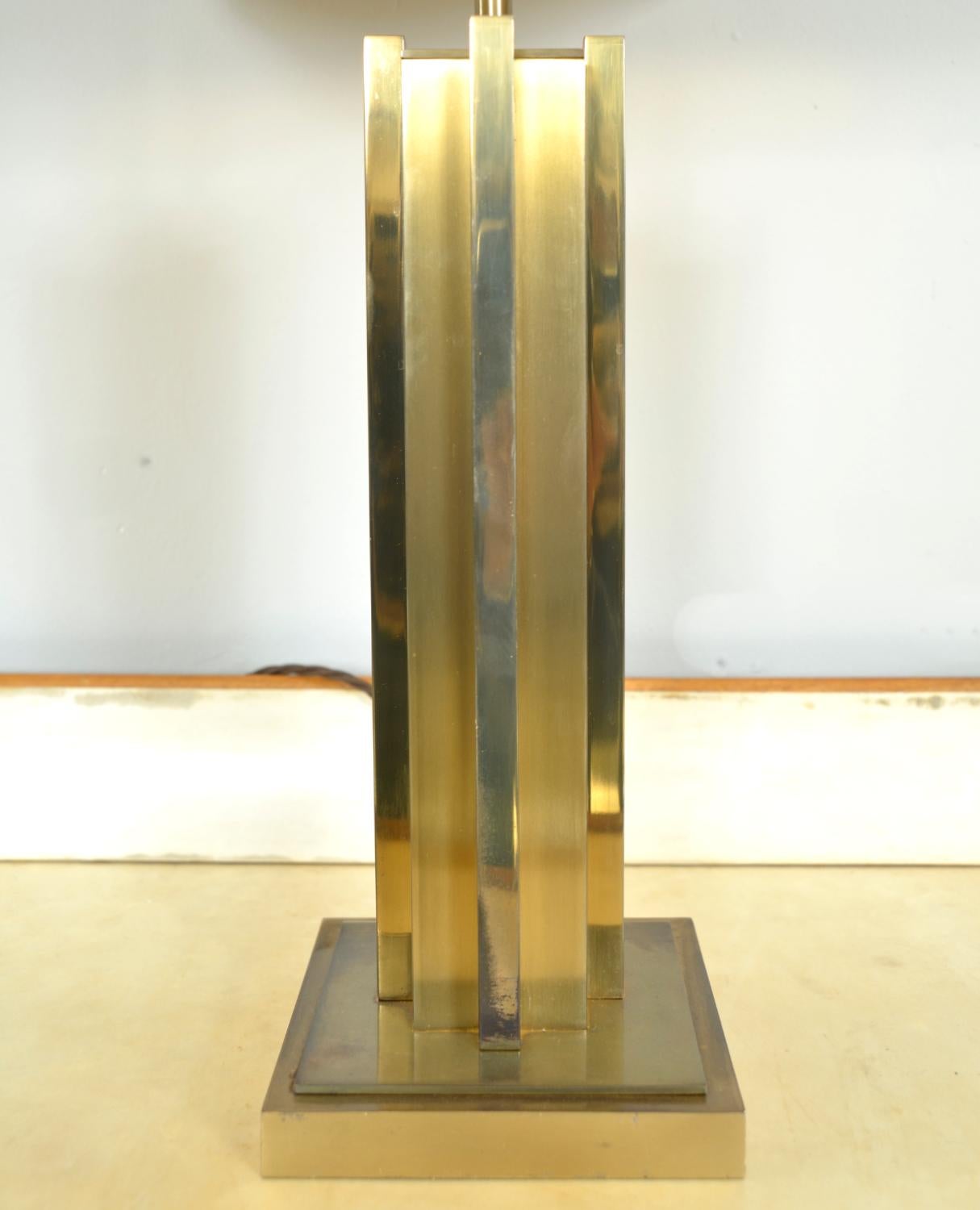 Lámpara de sobremesa Brutalista de latón dorado de los años 70, estilo Belgo Chrom Willy Rizzo Bélgica Metal en venta