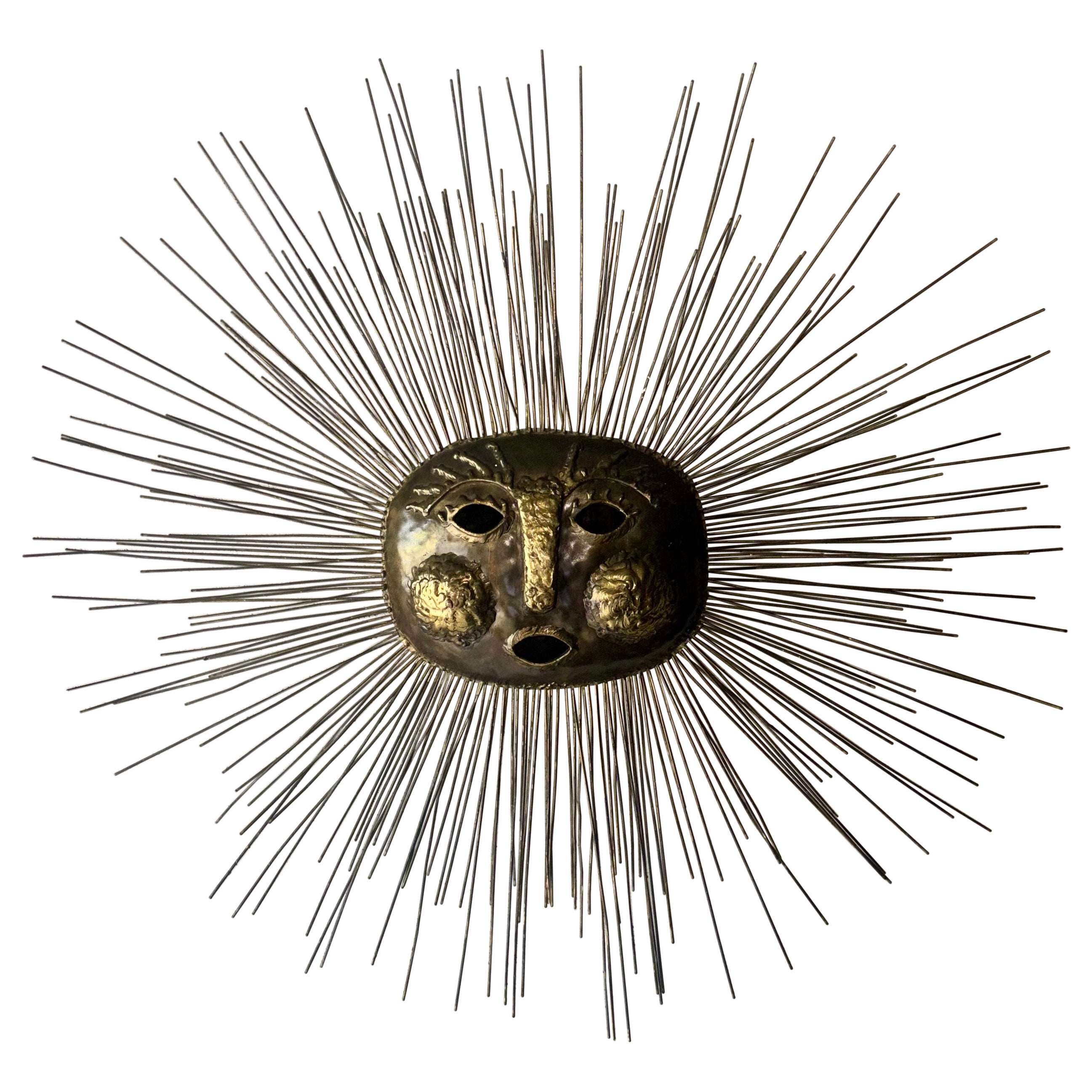 Scultura da parete brutalista anni '70 in ottone con volto solare di Emaus, Messico