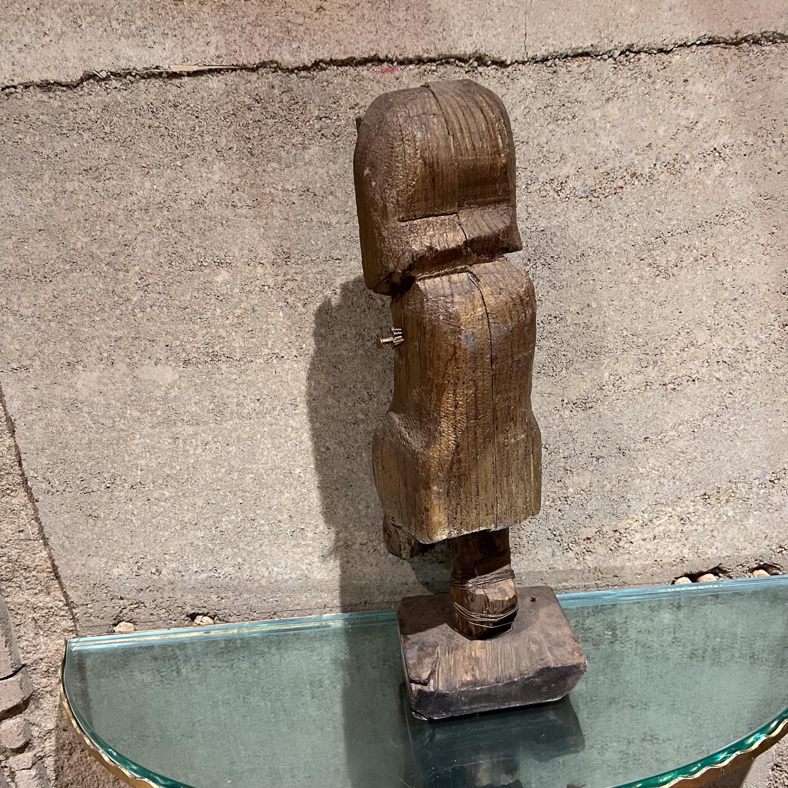 Sculpture brutaliste en bois sculpté des années 1970 en vente 1