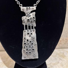 1970 Brutalist Chain Pendant Modernist Necklace in Pewter (Collier en étain)