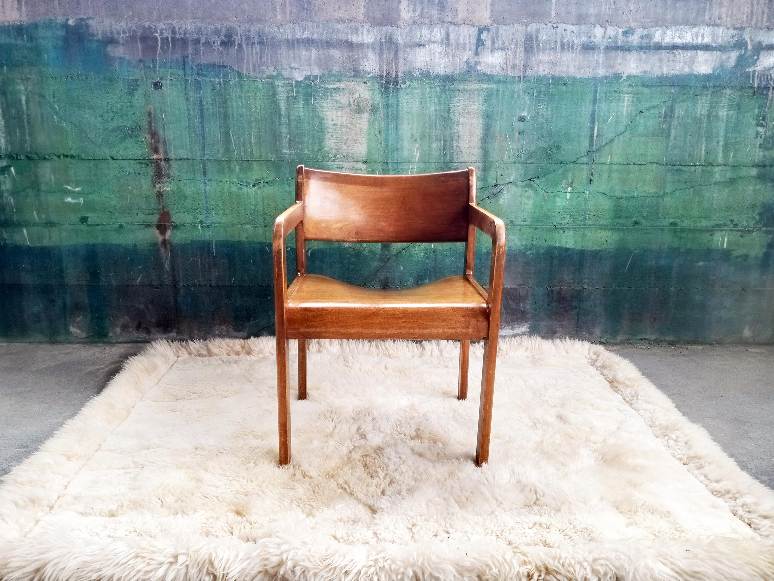Very cool, stylish Brutalist 1970's lounge / side / accent chair in the style of Daumiller. Very excellent accent piece, and extremely comfortable.

Dimensions: 21 1/2