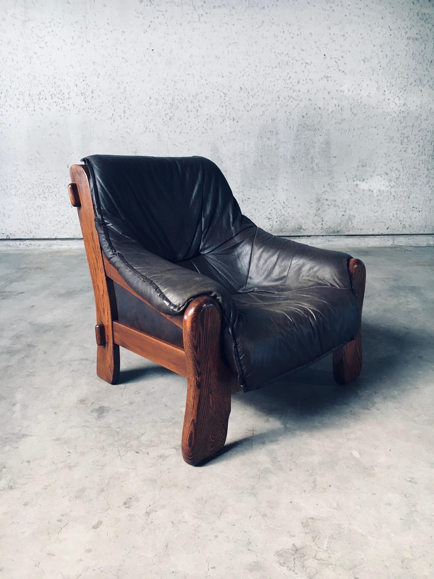 1970's Brutalist Design Leder & Eiche Lounge Stühle im Angebot 5