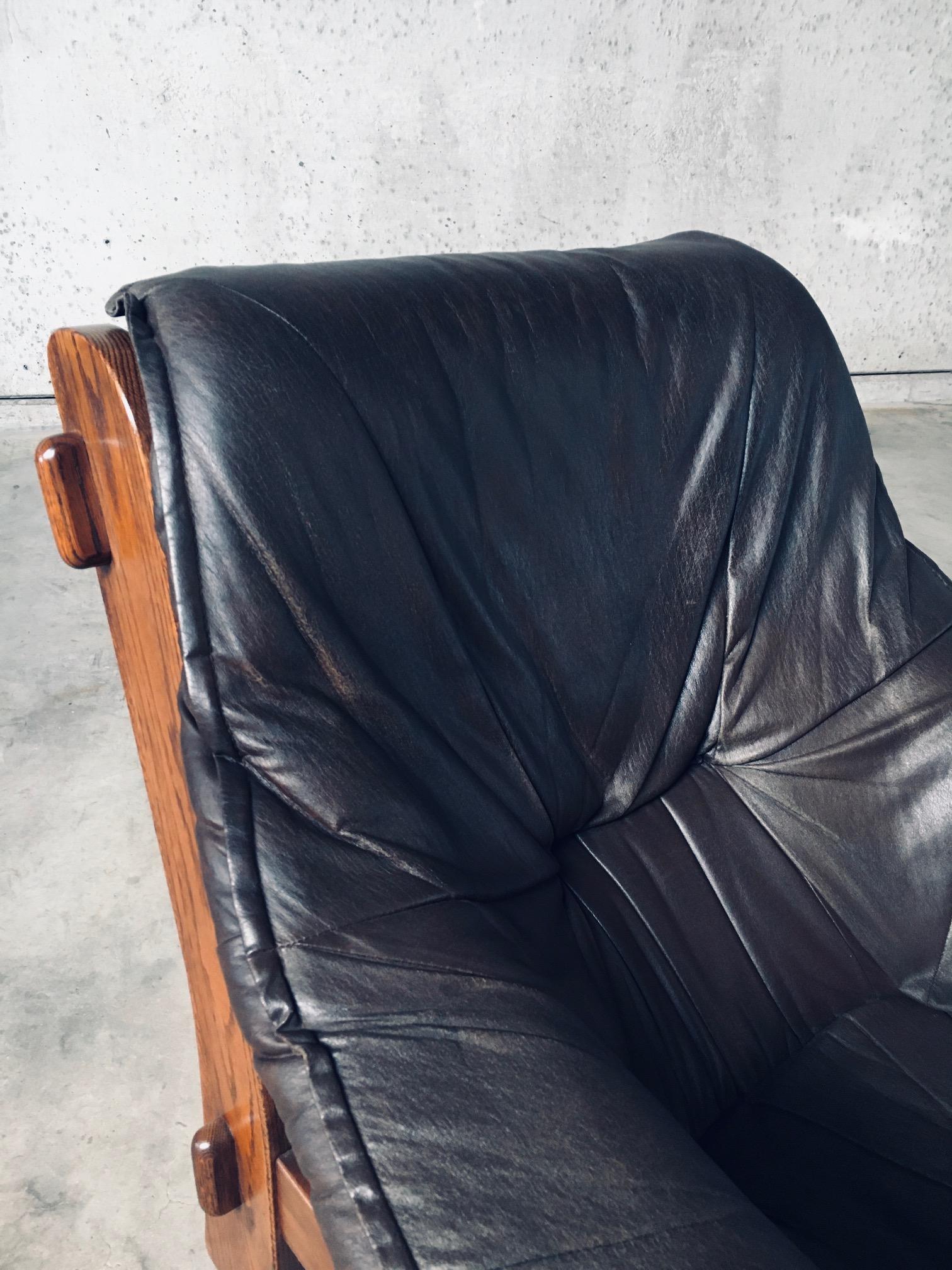 1970's Brutalist Design Leder & Eiche Lounge Stühle im Angebot 10