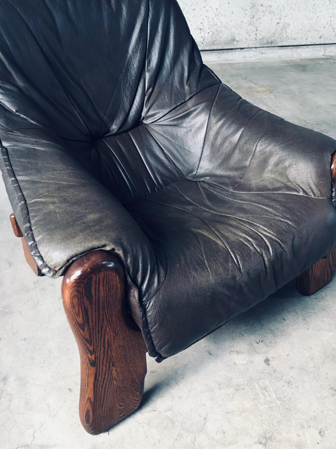 1970's Brutalist Design Leder & Eiche Lounge Stühle im Angebot 11