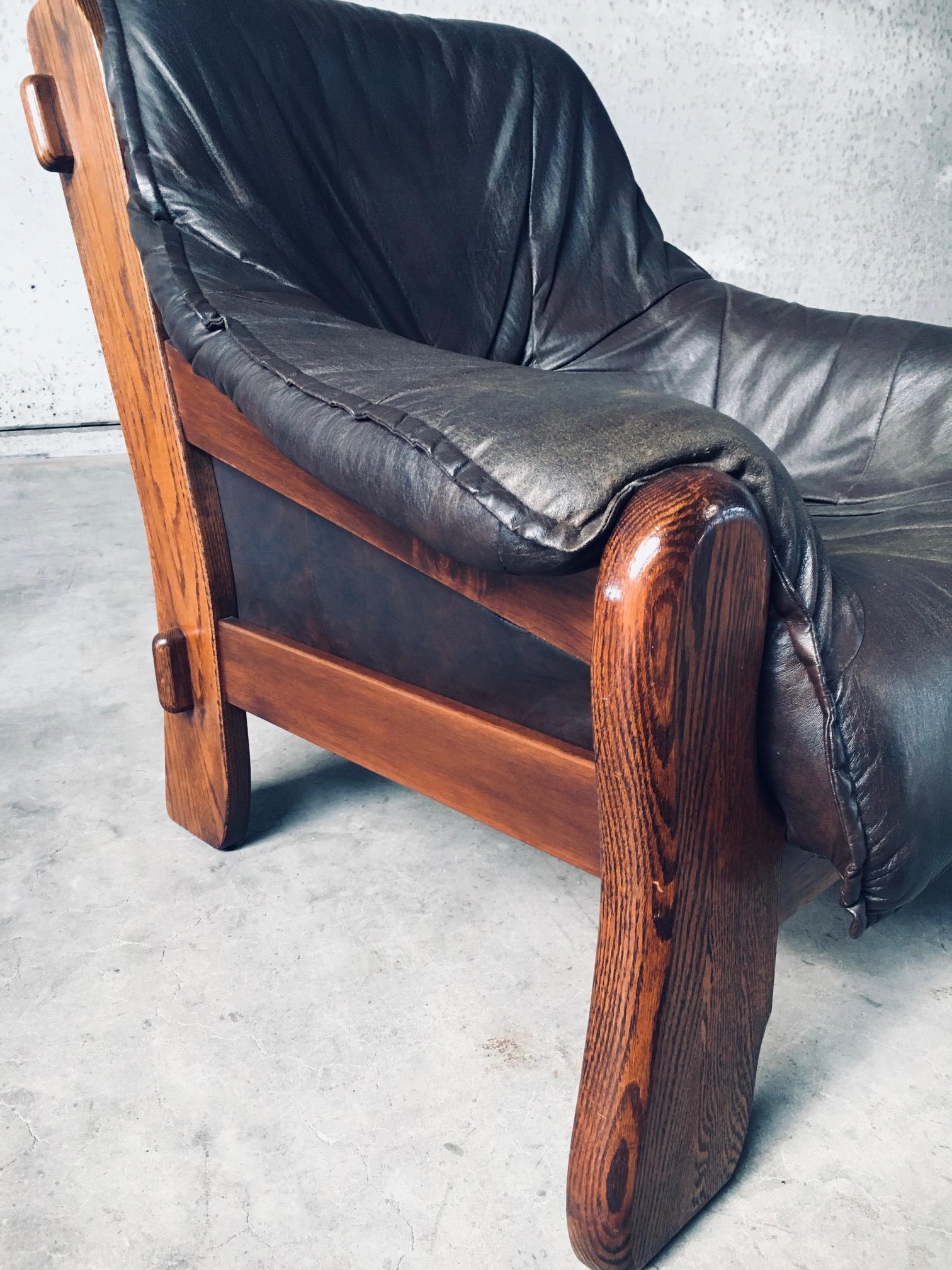 1970's Brutalist Design Leder & Eiche Lounge Stühle im Angebot 12