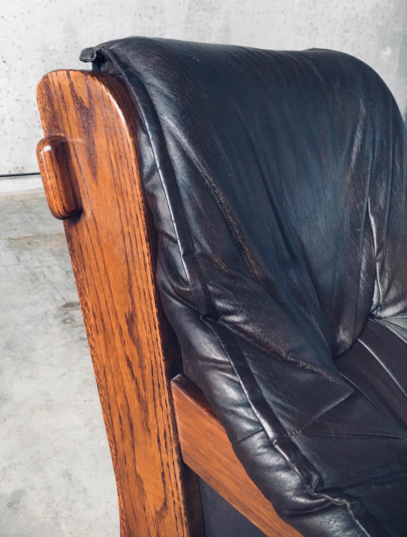 1970's Brutalist Design Leder & Eiche Lounge Stühle im Angebot 13